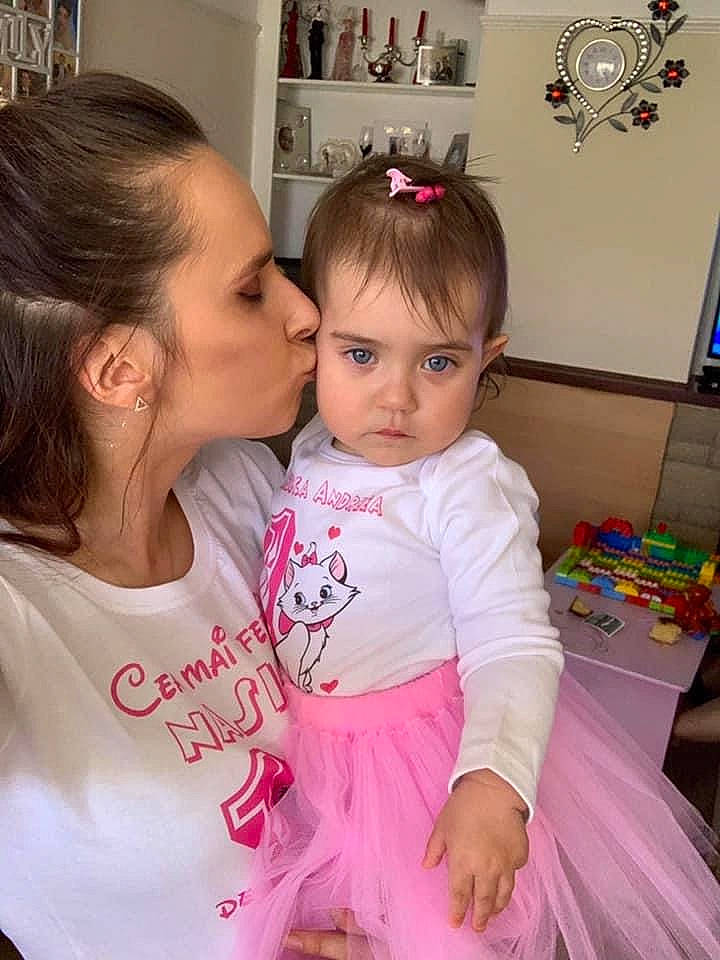 Rebecca is registered to the contest to win money with this photo: cheek, ear, eye, eyelash, facial_expression, finger, gesture, happy, human, interaction, iris, kiss, lip, mouth, neck, nose, person, picture_frame, pink, shoulder