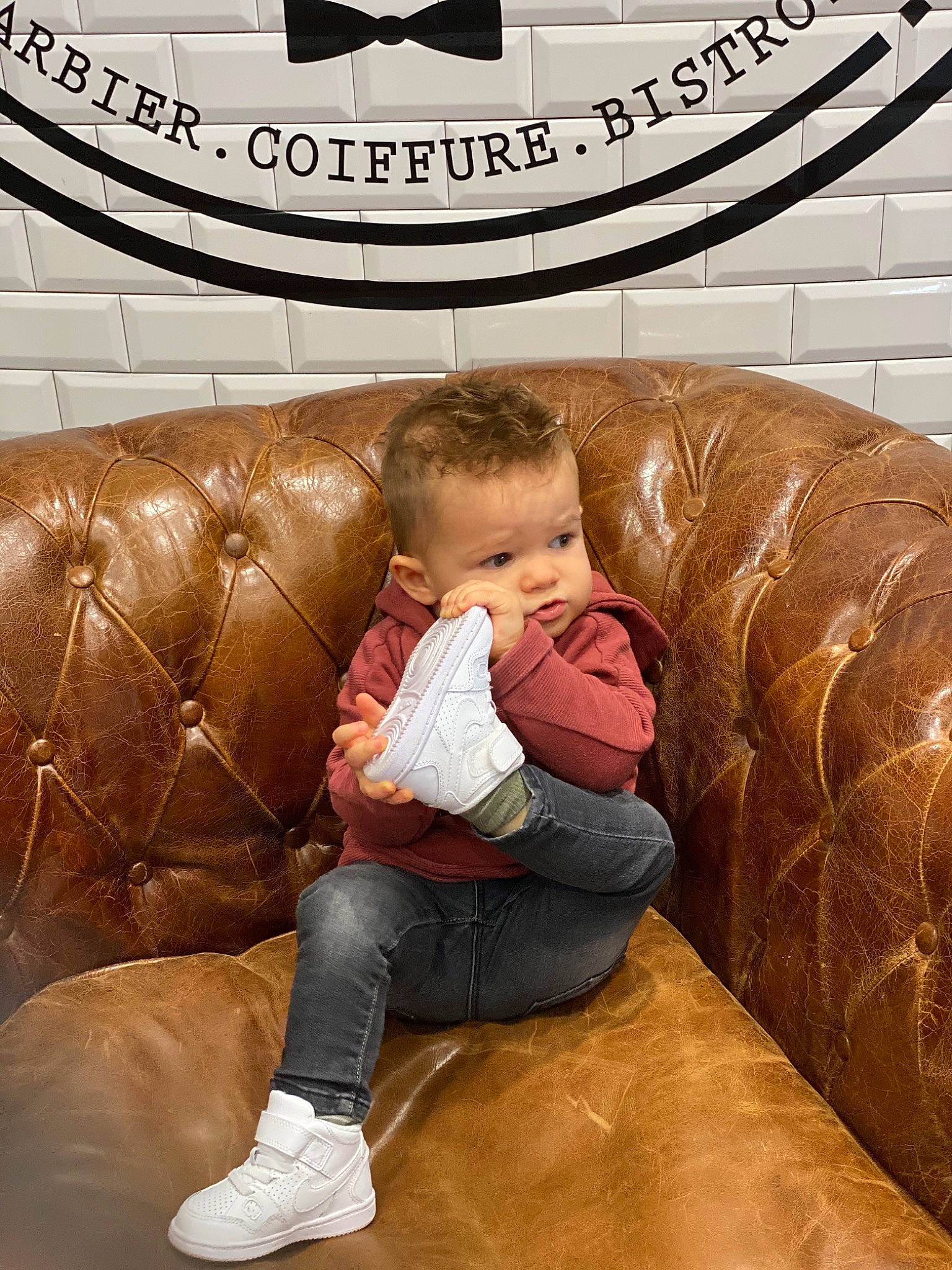 Yael a rejoint le concours — aidez-le/la à gagner de superbes lots ! child, comfort, furniture, person, toddler