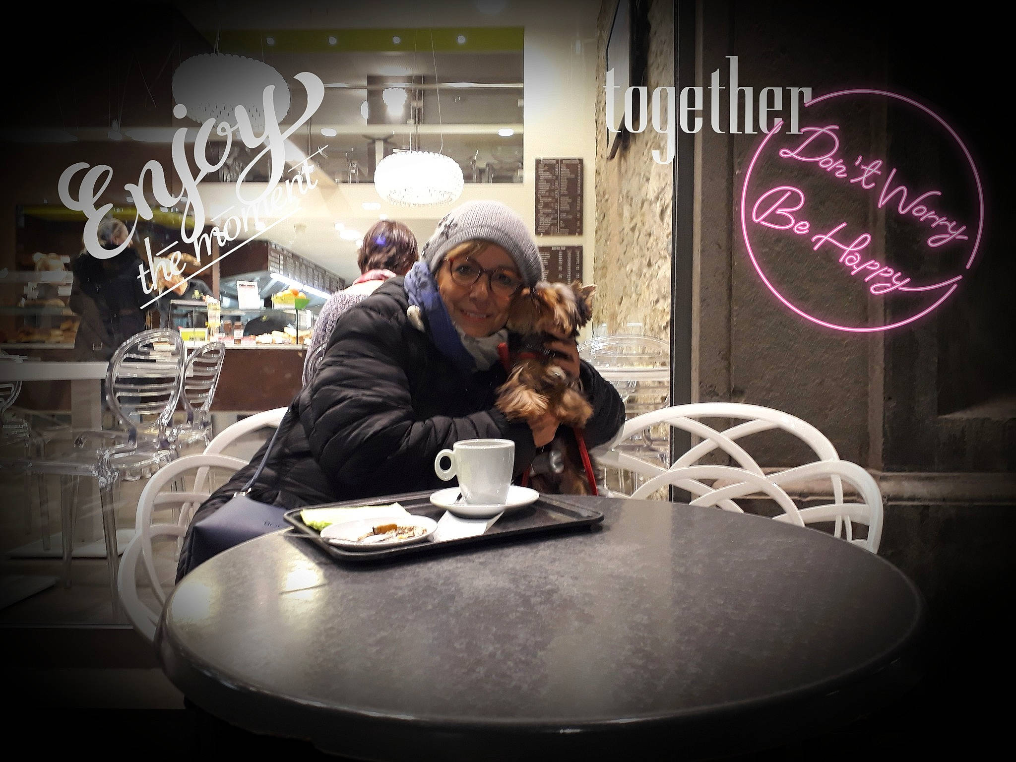 Otis a rejoint le concours — aidez-le/la à gagner de superbes lots ! event, furniture, headwear, joy, person