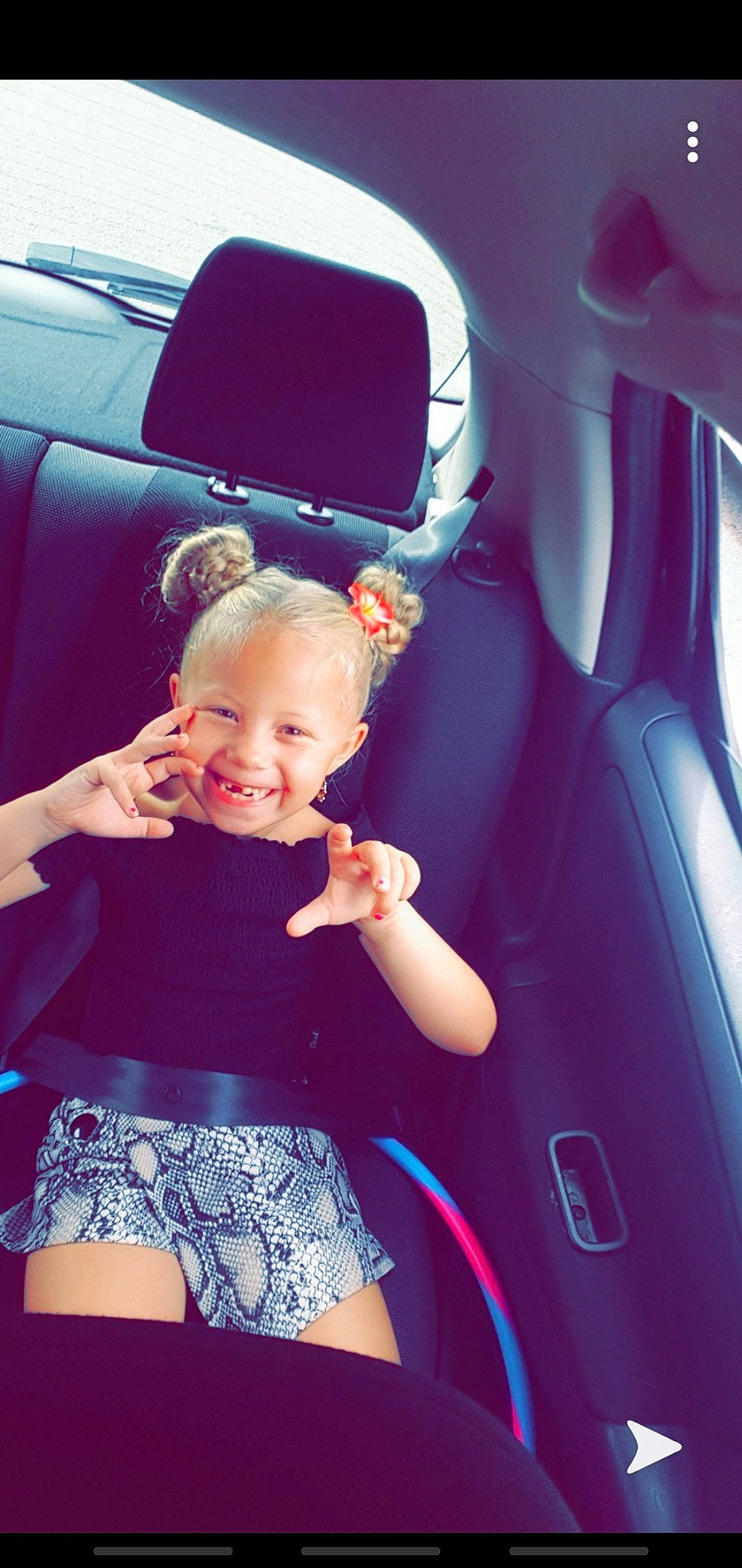 Lilliana a rejoint le concours — aidez-le/la à gagner de superbes lots ! baby, car, car_seat, child, cool, ear, family_car, fun, hand, happy, joy, leg, person, pink, play, skin, smile, summer, toddler, vacation