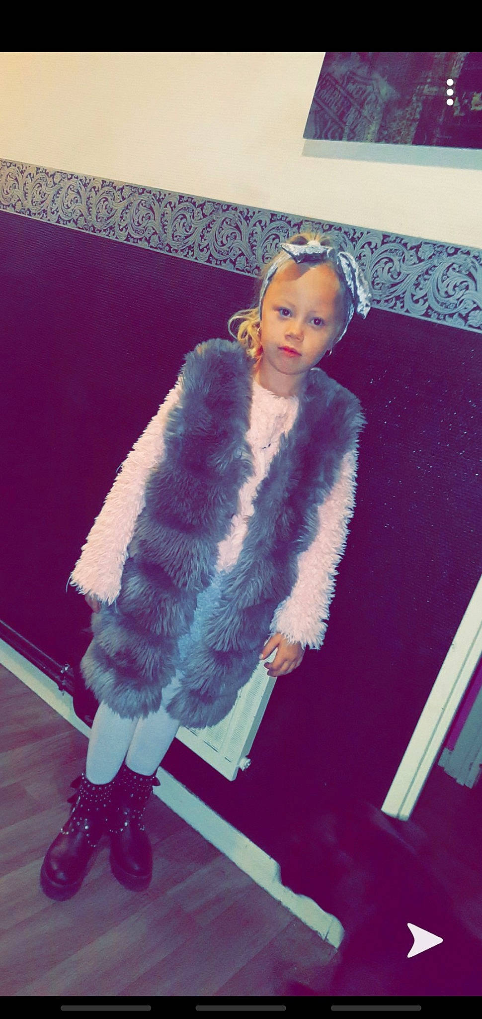Lilliana participe au concours pour gagner de l'argent avec cette photo : art, clothing, fashion, fur, fur_clothing, knitting, magenta, outerwear, person, sweater, textile, wool