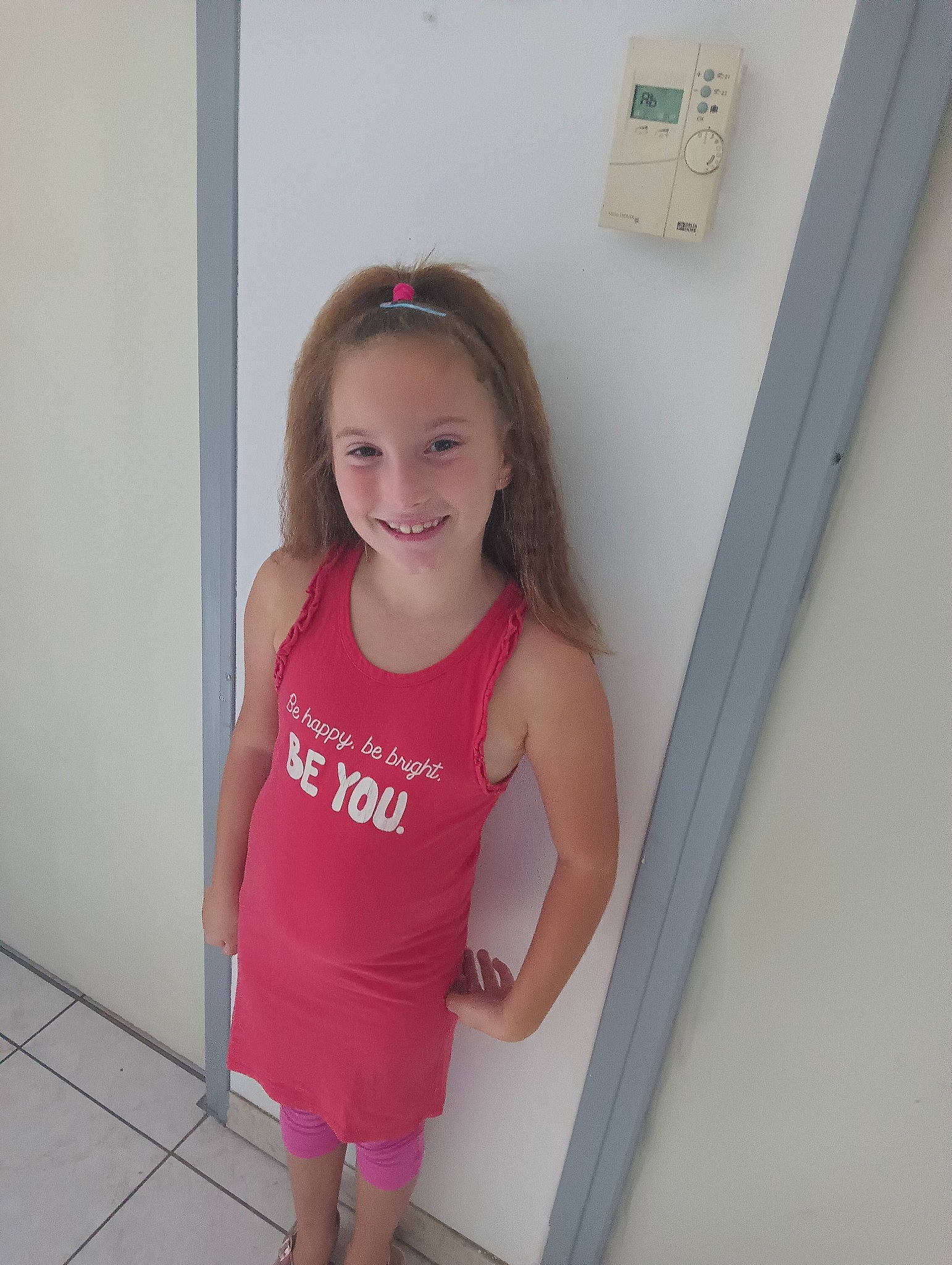 Mya participe au concours pour gagner de l'argent avec cette photo : active_tank, child, clothing, elbow, fun, happy, human_leg, joint, joy, knee, light_switch, magenta, neck, one_piece_garment, person, pink, sleeve, smile, standing, thigh