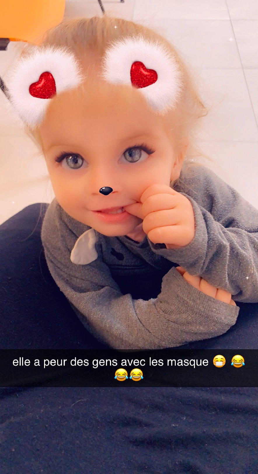 Maëlys a rejoint le concours — aidez-le/la à gagner de superbes lots ! arm, baby, baby_toddler_clothing, cheek, child, dress, eyelash, finger, flash_photography, fur, gesture, hand, happy, headband, person, photo_caption, plush, portrait_photography, sleeve, toddler