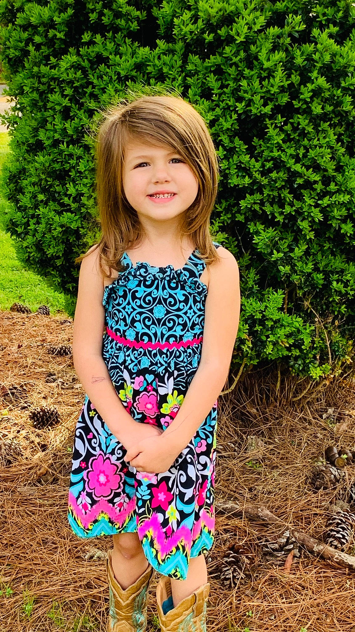 Aliza is registered to the contest to win money with this photo: clothing, day_dress, dress, face, grass, hair, happy, iris, joy, long_hair, one_piece_garment, people_in_nature, person, pink, plant, sleeve, smile, street_fashion, summer, t_shirt