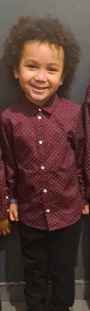 Kurtys participe au concours pour gagner de l'argent avec cette photo : black, blazer, bow_tie, chest, collar, doll, dress_shirt, entertainment, fashion_design, formal_wear, joy, pattern, person, pink, plaid, red, sleeve, t_shirt, textile, toy