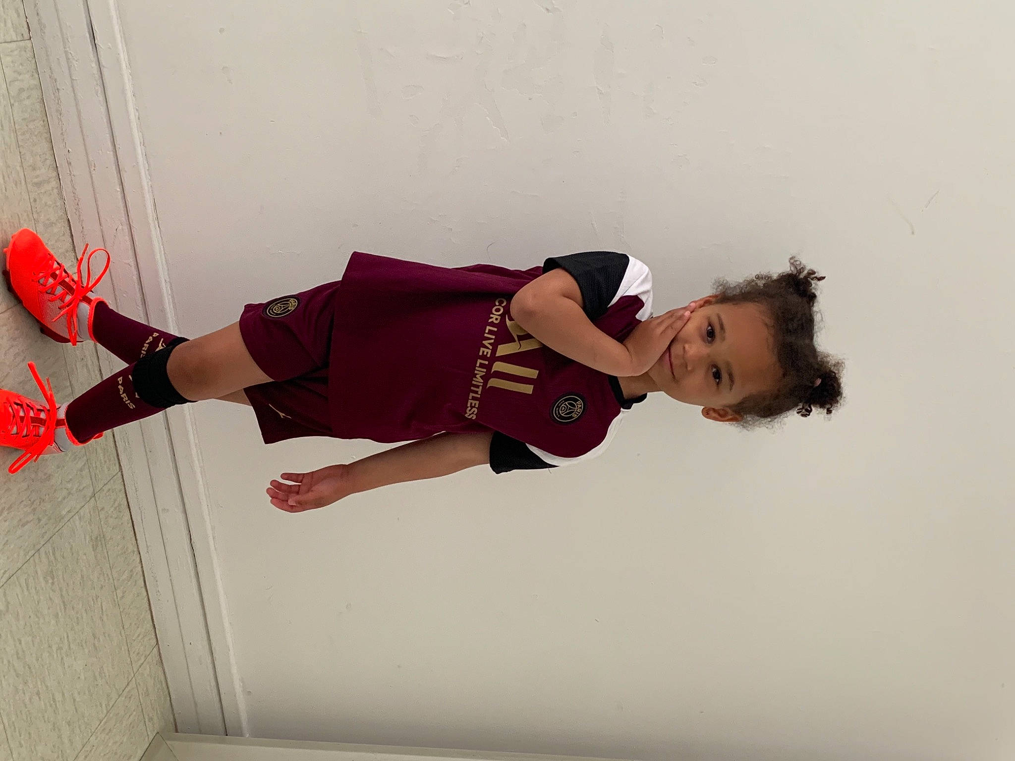 Luna a rejoint le concours — aidez-le/la à gagner de superbes lots ! arm, carmine, dress, elbow, fashion_design, foot, fun, human_leg, joy, knee, magenta, person, shoe, shorts, sleeve, sportswear, street_fashion, t_shirt, thigh, uniform