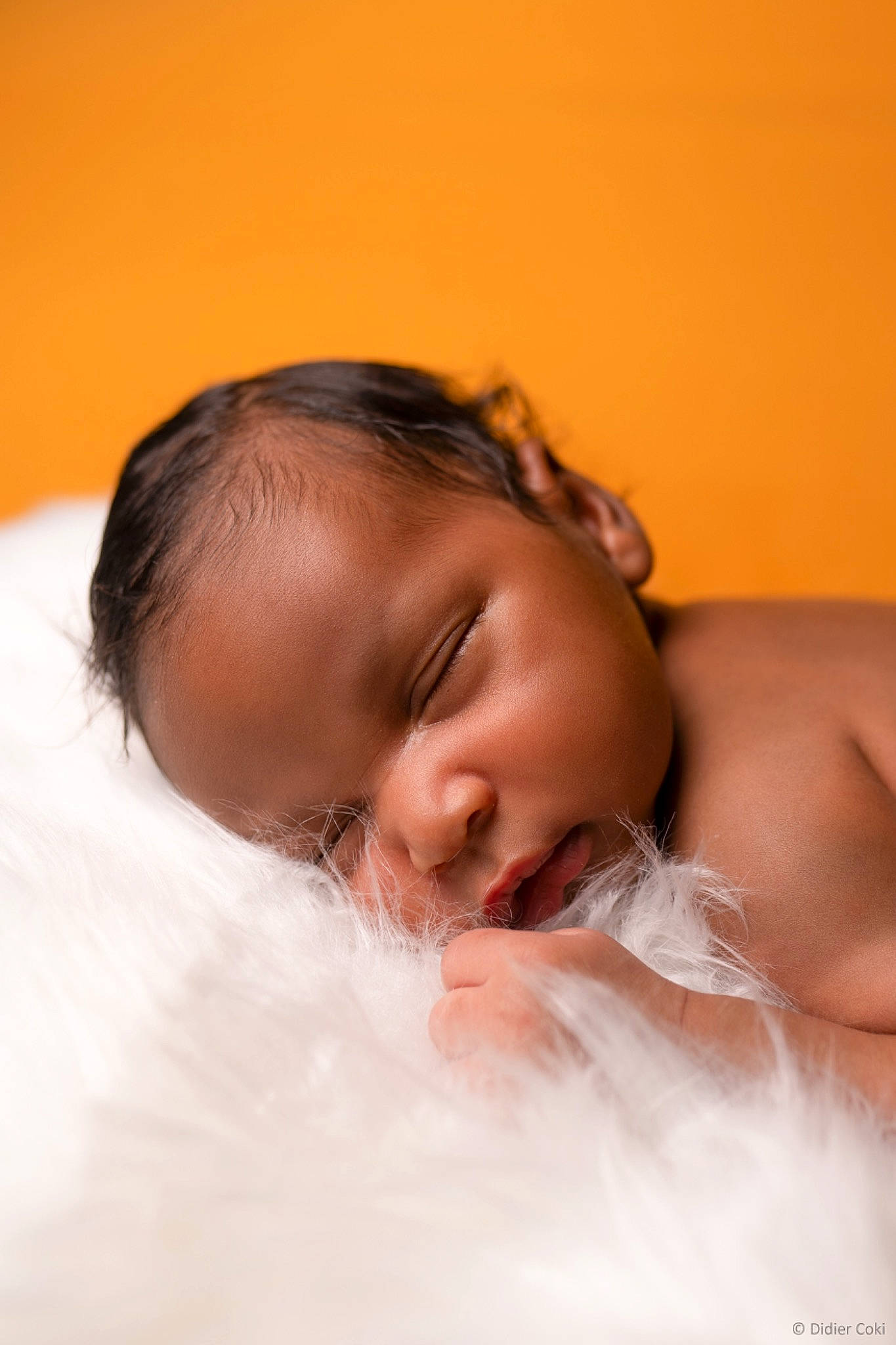 Maylone participe au concours pour gagner de l'argent avec cette photo : baby, bedding, bedtime, cheek, chin, comfort, eye, eyebrow, eyelash, flash_photography, happy, head, iris, linens, lip, neck, nose, person, skin, smile