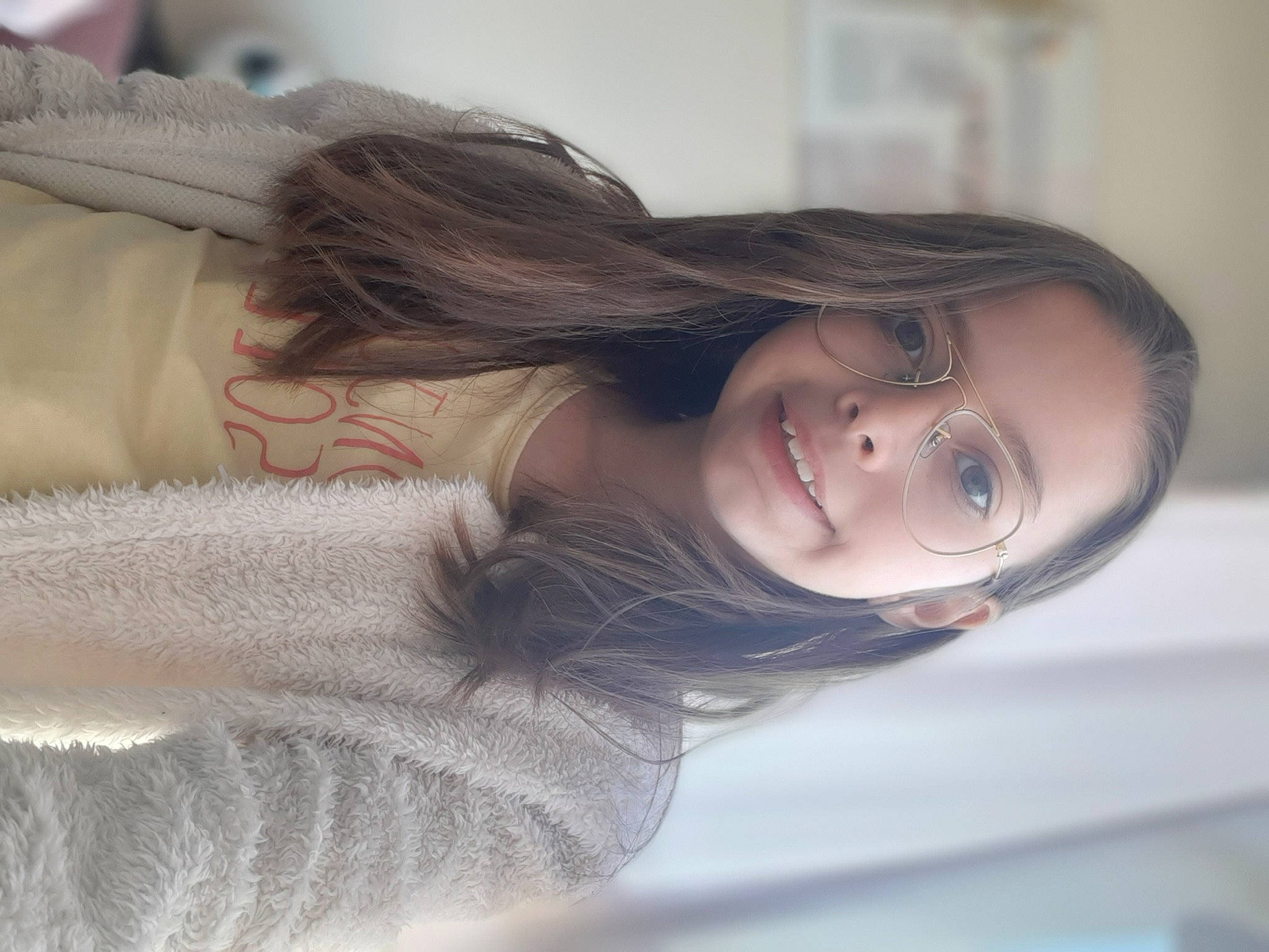 Mélissa Santander participe au concours pour gagner de l'argent avec cette photo : beauty, brown_hair, cheek, child, comfort, elbow, eyebrow, eyelash, flash_photography, fun, happy, iris, jaw, joy, layered_hair, lip, long_hair, mouth, nose, person