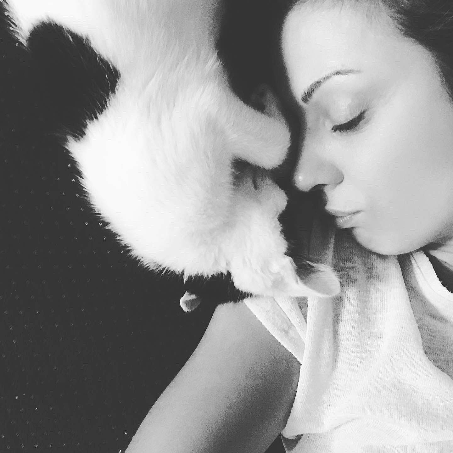 Câlin a rejoint le concours — aidez-le/la à gagner de superbes lots ! beard, black_and_white, black_hair, chest, ear, eyebrow, eyelash, flash_photography, fur, gesture, happy, human_body, jaw, lip, monochrome, monochrome_photography, neck, nose, style, whiskers