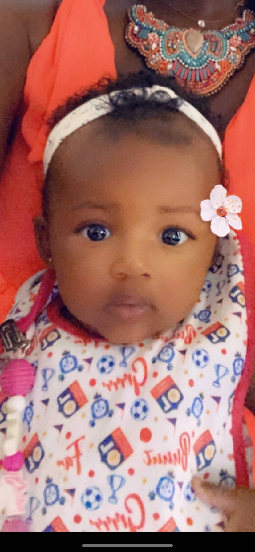 Maayane participe au concours pour gagner de l'argent avec cette photo : baby, cheek, child, ear, eye, eyebrow, face, forehead, hair_accessory, head, headband, headgear, lip, mouth, nose, person, pink, skin, smile, toddler