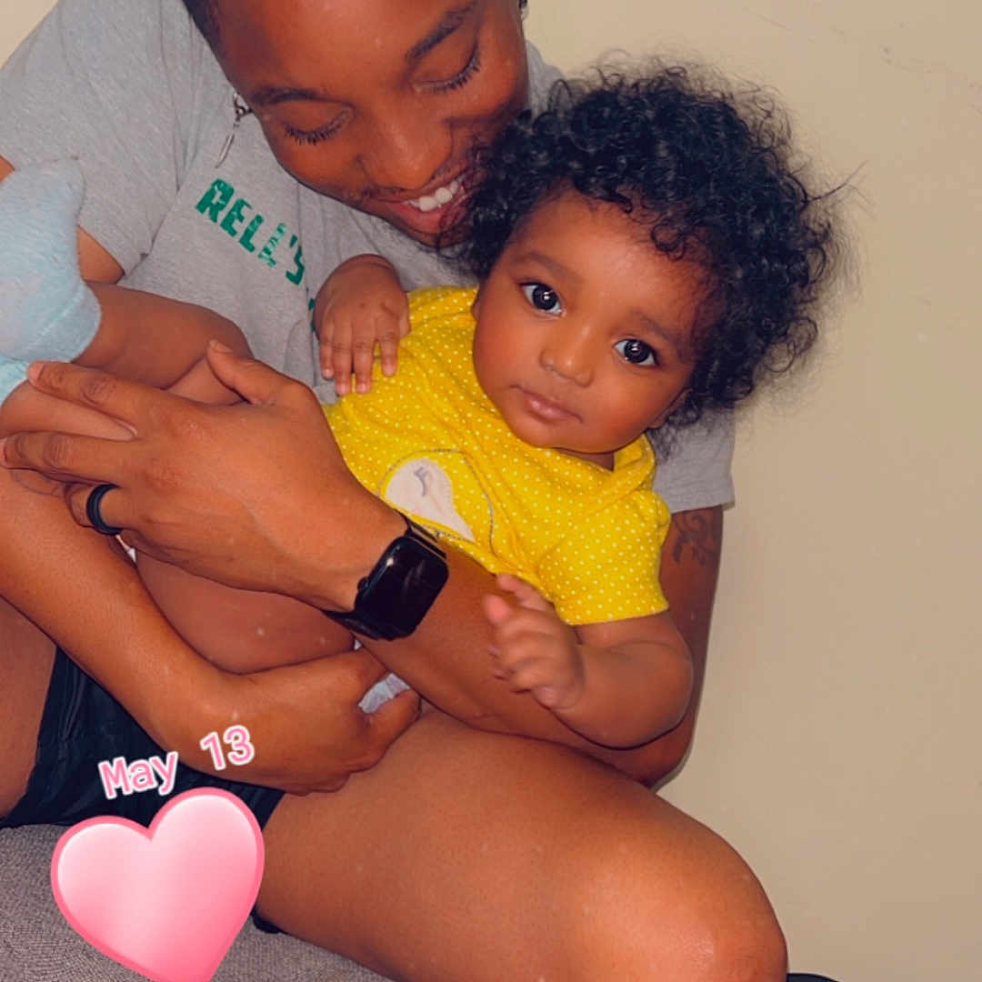 Kanylah is registered to the contest to win money with this photo: baby, balloon, bodypart, clothing, couch, face, finger, furniture, hair, hand, happy, head, indoors, person, photography, portrait, shorts, sitting, smile, t_shirt