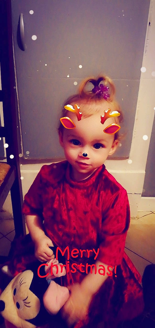 Louana a rejoint le concours — aidez-le/la à gagner de superbes lots ! child, doll, fun, girl, infant, magenta, person, pink, red, skin, smile, toddler, toy