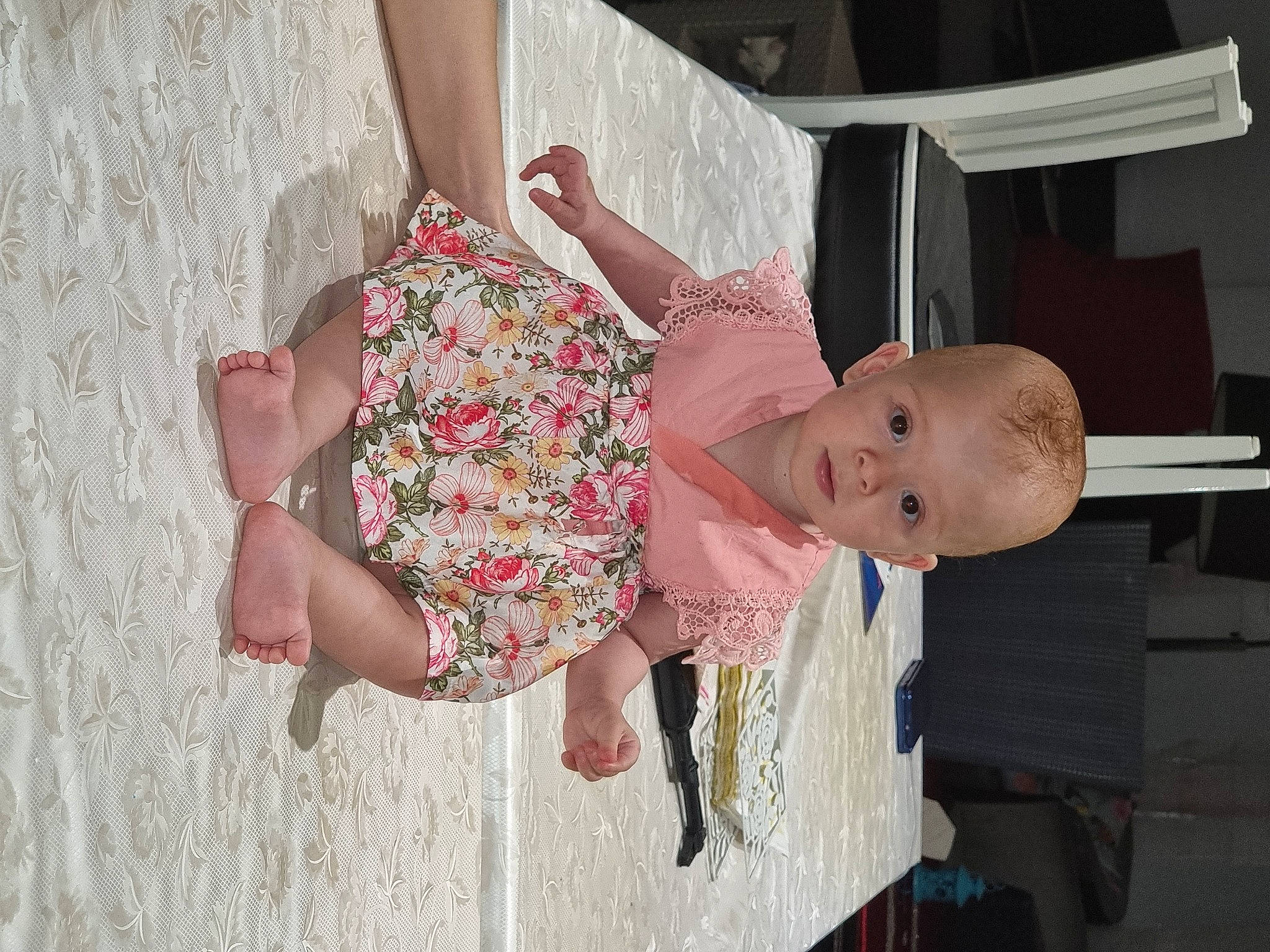 Roxanne participe au concours pour gagner de l'argent avec cette photo : baby, baby_products, baby_toddler_clothing, child, dress, finger, foot, gesture, glasses, hand, happy, human_leg, nail, pattern, person, pink, skin, thigh, toddler, trunk