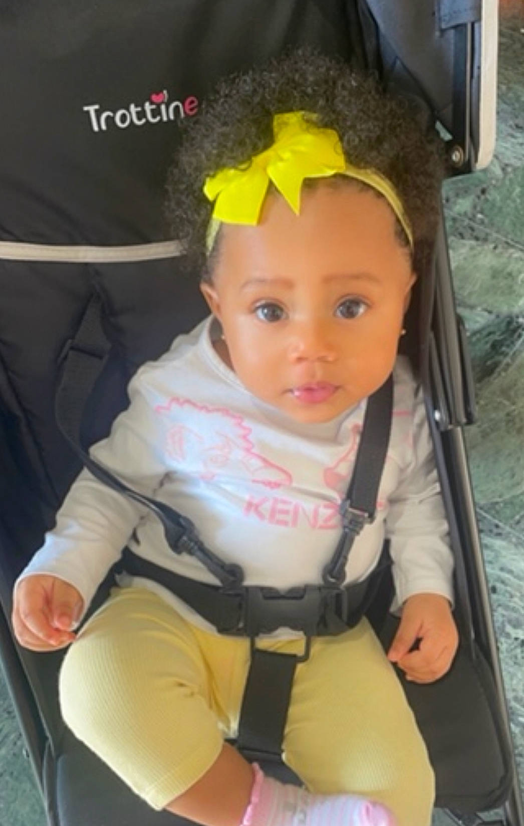 Eliyah participe au concours pour gagner de l'argent avec cette photo : baby, baby_carriage, baby_products, baby_safety, baby_toddler_clothing, car_seat, chair, cheek, child, comfort, costume, fashion_accessory, fun, headpiece, lap, person, personal_protective_equipment, sitting, thigh, toddler