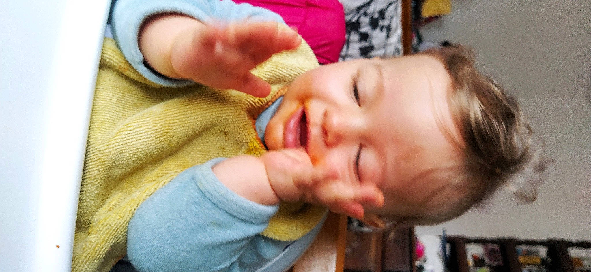 Sören a rejoint le concours — aidez-le/la à gagner de superbes lots ! baby, baby_toddler_clothing, cheek, clothing, ear, eyebrow, eyelash, finger, gesture, hand, happy, hat, iris, lip, neck, nose, person, skin, smile, thumb