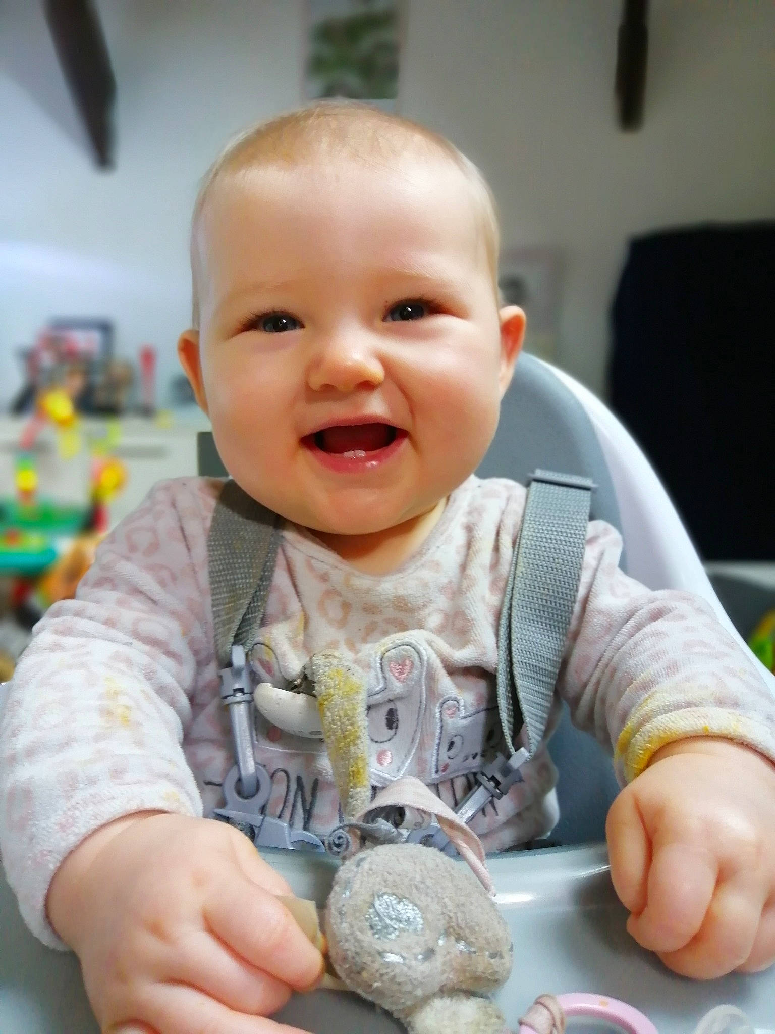 Emeline a rejoint le concours — aidez-le/la à gagner de superbes lots ! baby, child, comfort_food, joy, person, skin, smile, toddler