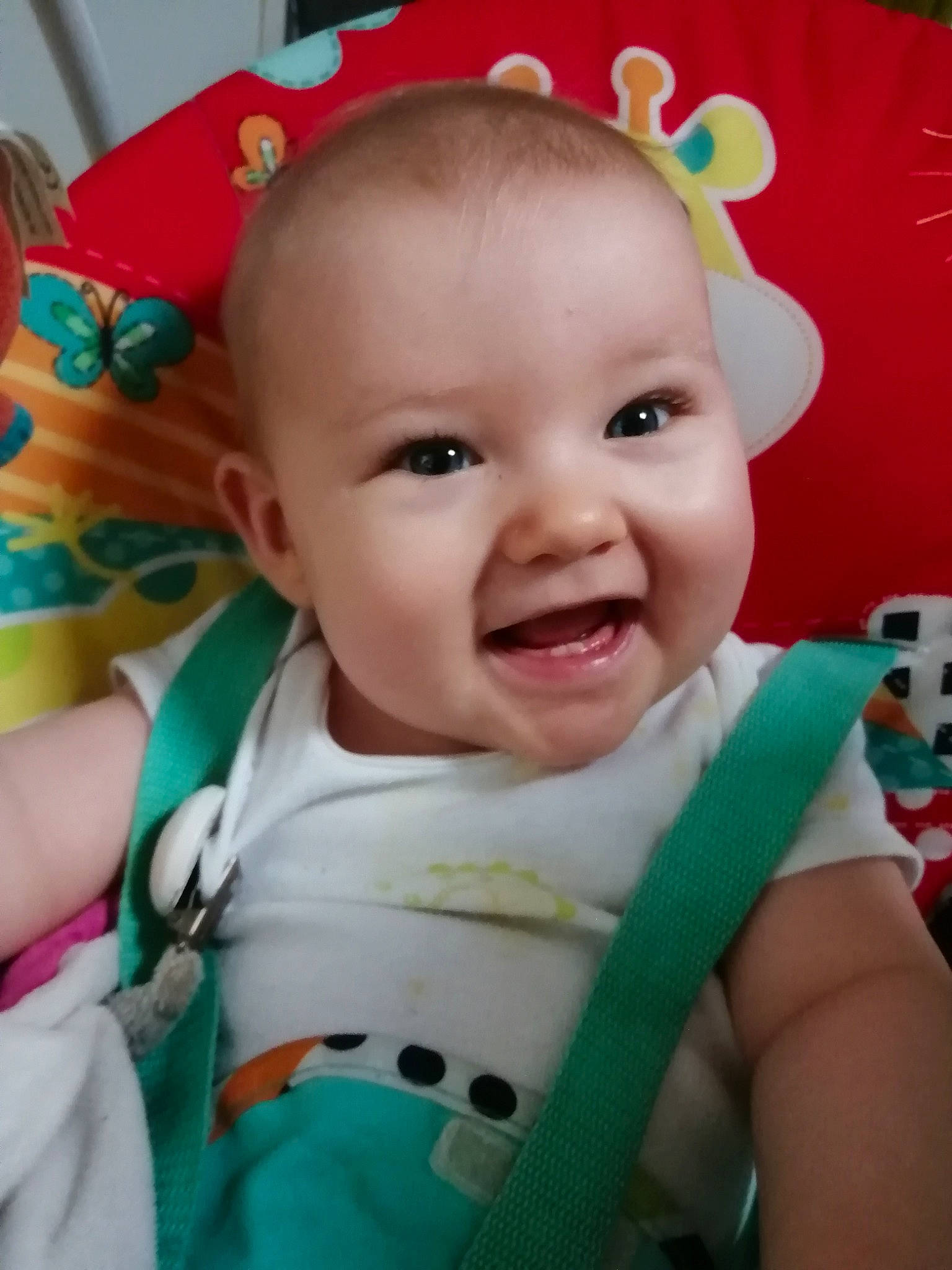 Emeline participe au concours pour gagner de l'argent avec cette photo : baby, cheek, child, ear, eye, face, facial_expression, forehead, happy, head, lip, person, skin, smile, toddler