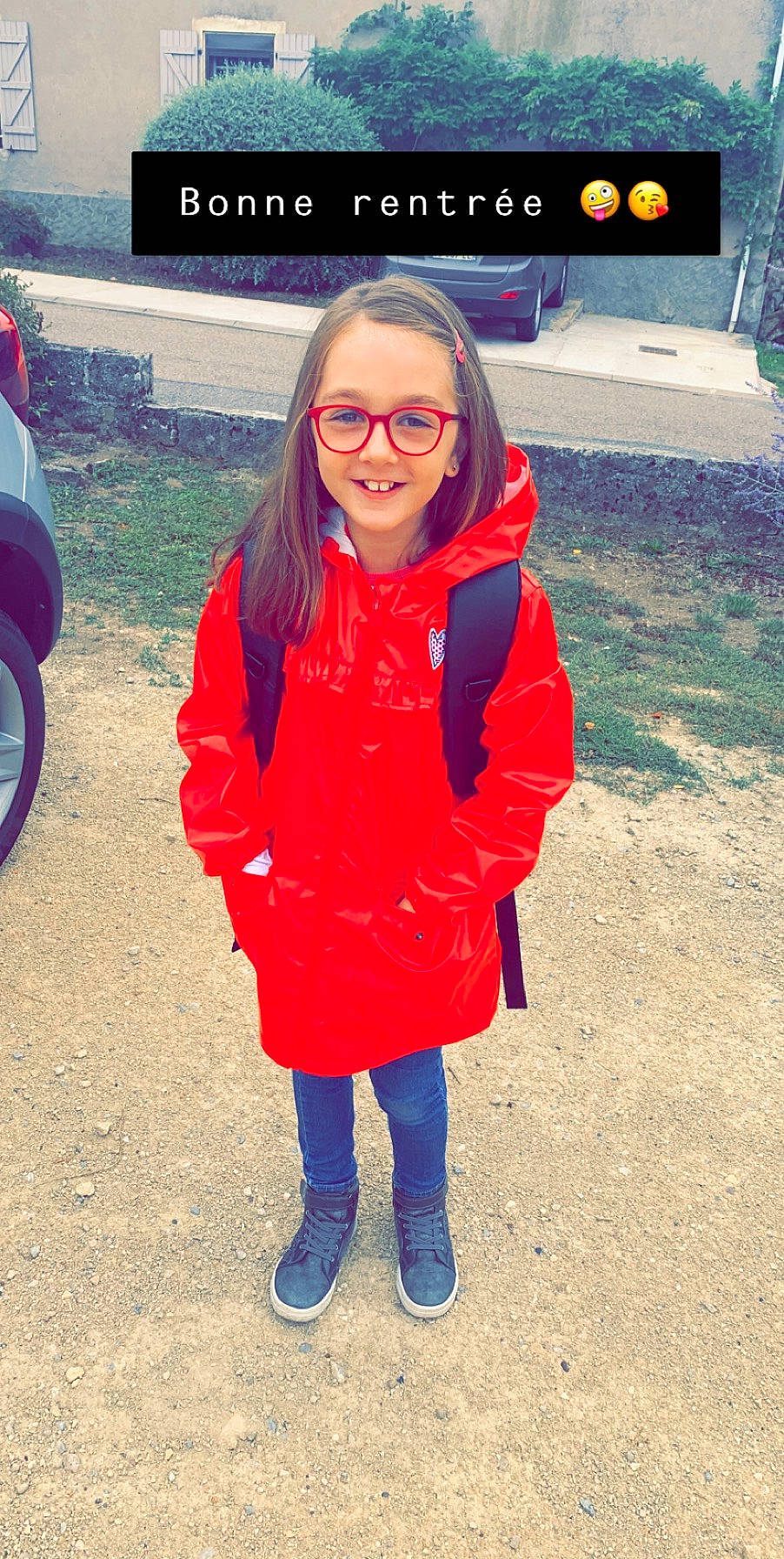 Ambre a rejoint le concours — aidez-le/la à gagner de superbes lots ! asphalt, cool, electric_blue, eye, eyewear, fun, glasses, hair, happy, jacket, joy, person, personal_protective_equipment, plant, scarf, sleeve, smile, street_fashion, tire, travel