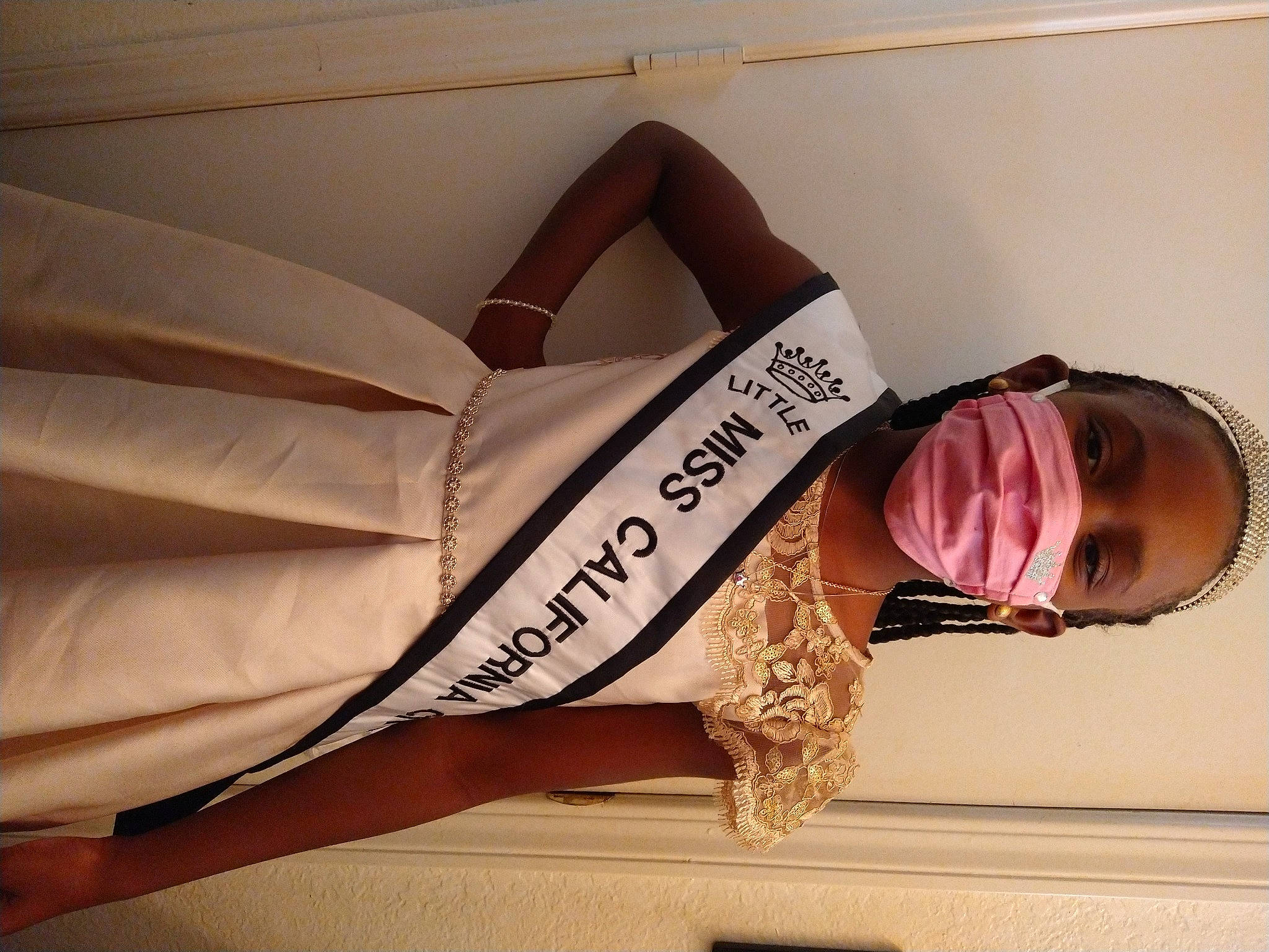 Candace is registered to the contest to win money with this photo: clothing, comfort, dress, elbow, eyewear, fashion_accessory, fashion_design, hair, human_body, human_leg, jewellery, knee, long_hair, neck, outerwear, person, shoulder, sleeve, sunglasses, thigh