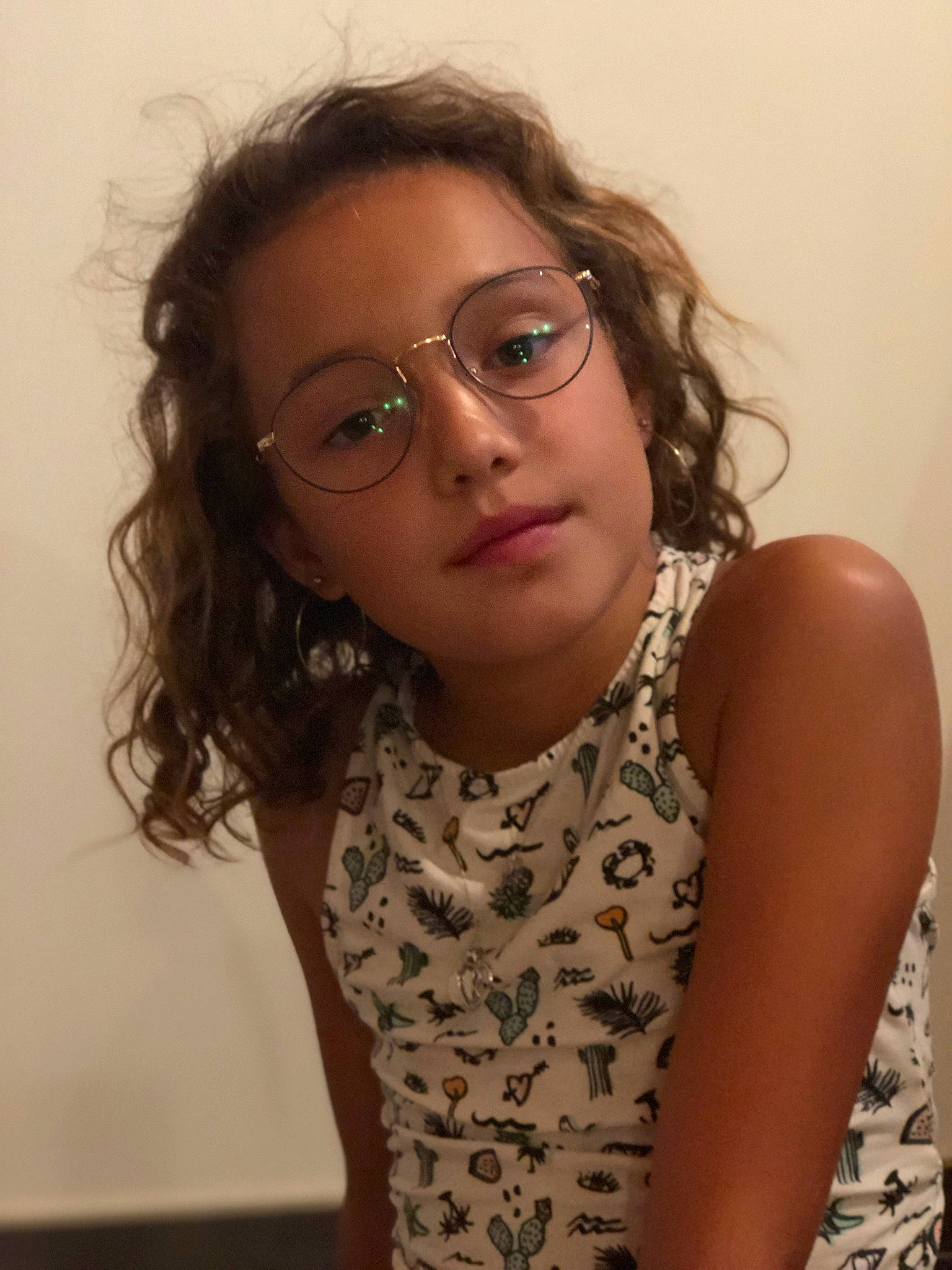 Savannah a rejoint le concours — aidez-le/la à gagner de superbes lots ! cheek, chin, eye, eyebrow, eyelash, face, forehead, glasses, hair, head, jaw, joint, lip, mouth, neck, nose, organ, person, shoulder, skin