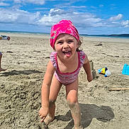 Sofia participe au concours pour gagner de l'argent avec cette photo : child, girl, beach, sand, sandcastle, play, smile, pink_headscarf, sunny, outdoor, summer, fun, water, clouds, toy, barefoot, happy, person, nature, coast