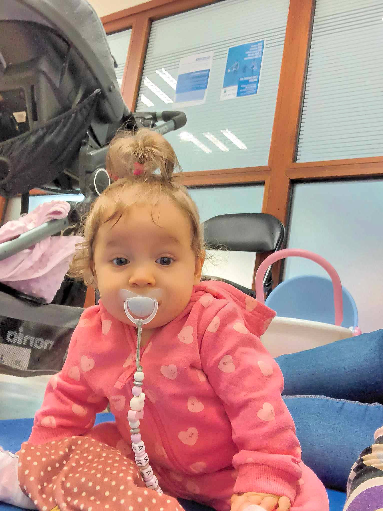 Tatiana a rejoint le concours — aidez-le/la à gagner de superbes lots ! baby, baby_products, baby_toddler_clothing, bag, chair, cheek, child, comfort, face, fun, happy, leisure, luxury_vehicle, person, product, room, sitting, skin, toddler, travel