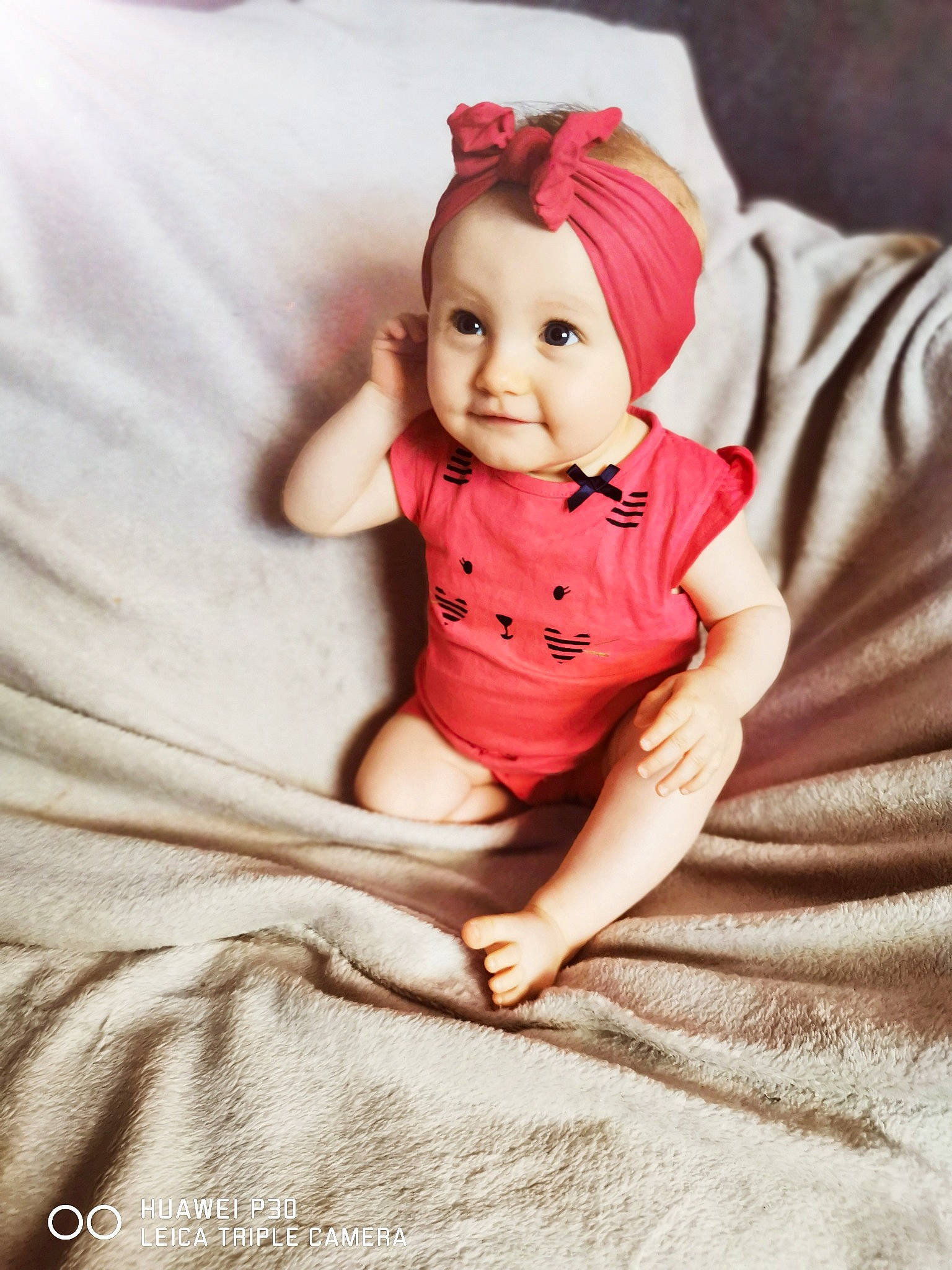 Carla participe au concours pour gagner de l'argent avec cette photo : baby, bedding, cheek, child, child_model, doll, ear, hair_accessory, headwear, joint, linens, person, pink, play, skin, sleeve, t_shirt, textile, toddler, toy