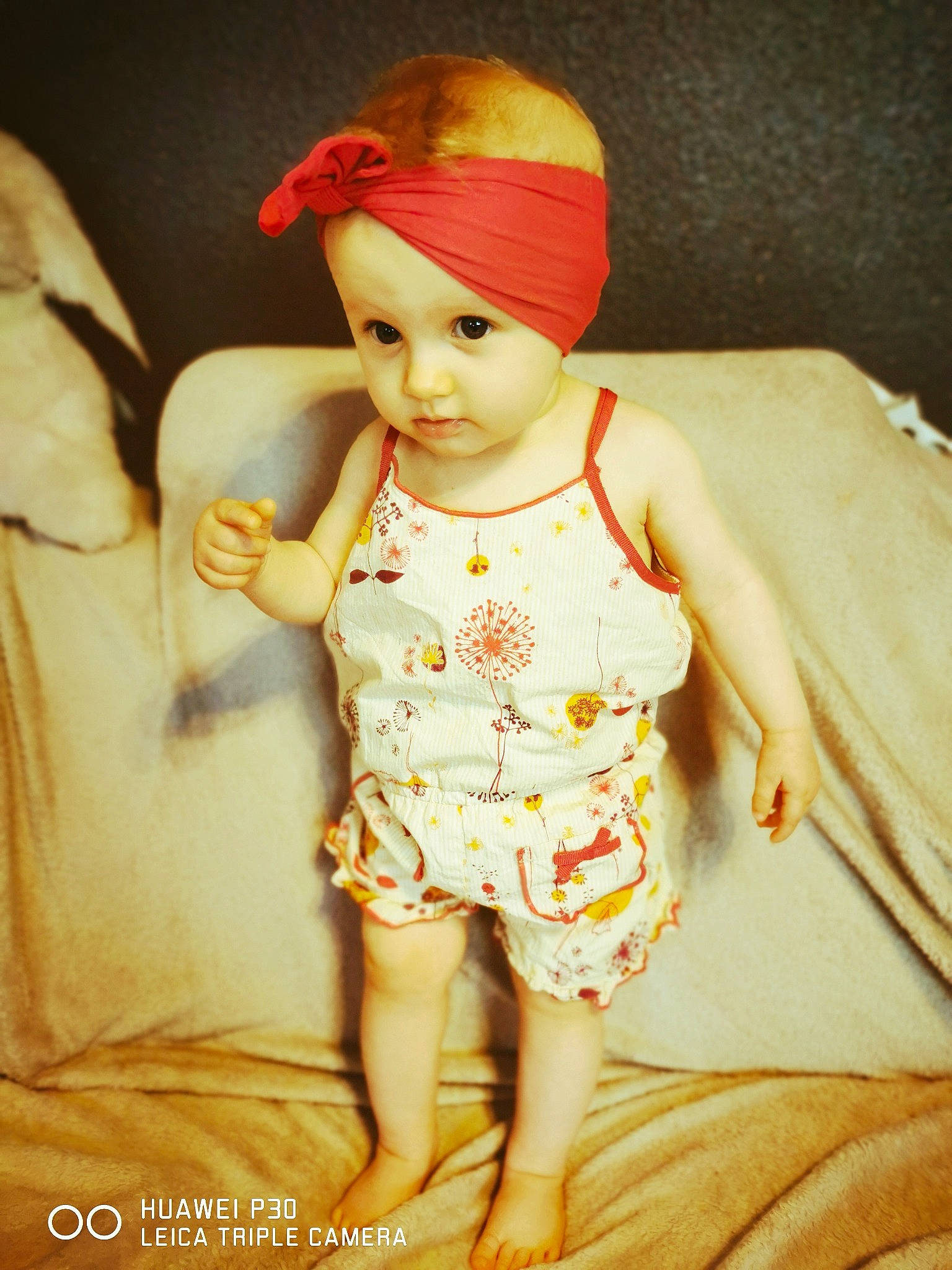 Carla participe au concours pour gagner de l'argent avec cette photo : baby, bonnet, cap, child, clothing, hat, headgear, headwear, pattern, person, skin, toddler, vintage_clothing, yellow