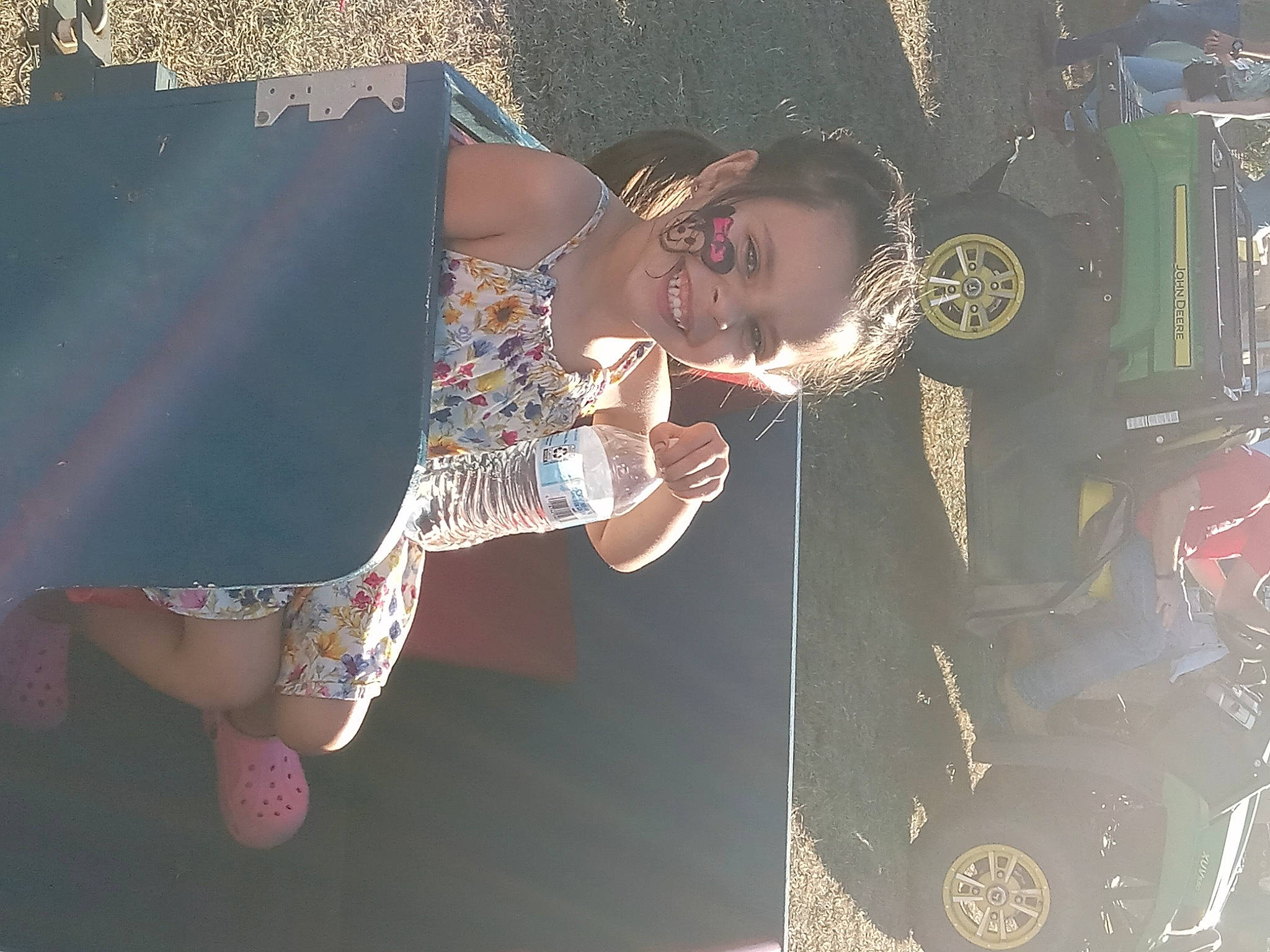 Emilie is registered to the contest to win money with this photo: automotive_lighting, event, eyewear, fashion_accessory, fashion_design, flash_photography, fun, happy, jewellery, joy, magenta, pattern, person, reflection, room, smile, textile, tints_and_shades, tradition, tree