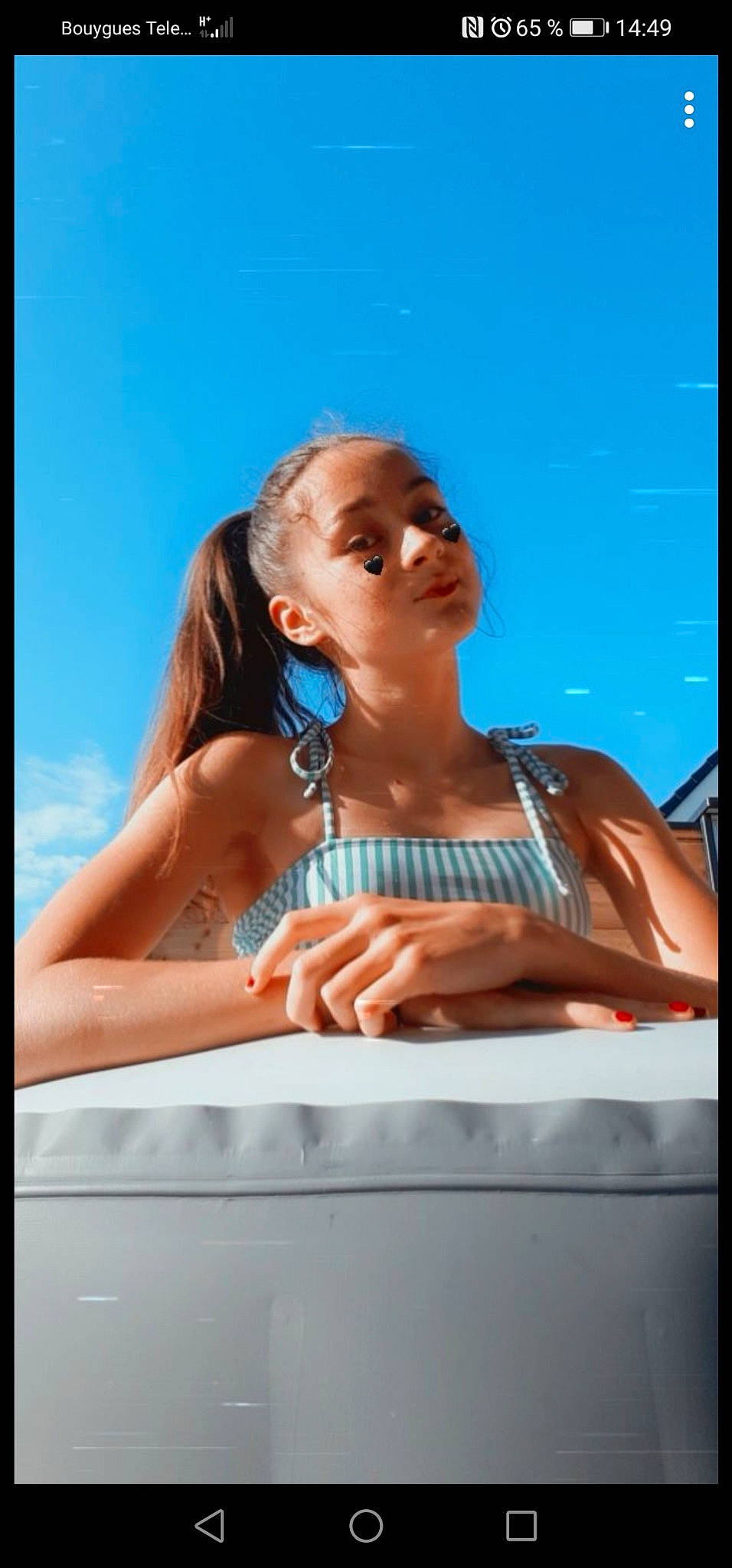 Tatiana a rejoint le concours — aidez-le/la à gagner de superbes lots ! abdomen, advertising, azure, bathing, brassiere, chest, display_device, eyelash, eyewear, face, flash_photography, fun, happy, jewellery, leisure, multimedia, necklace, person, room, sitting