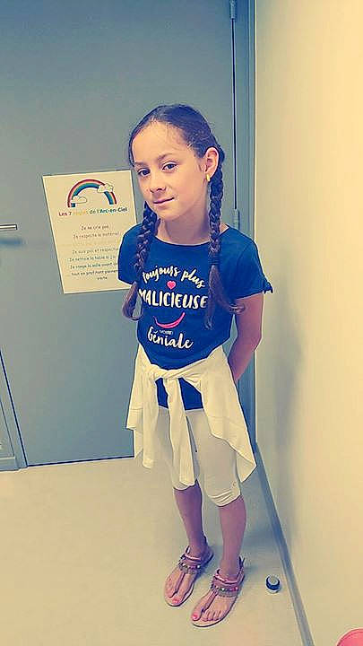 Tatiana a rejoint le concours — aidez-le/la à gagner de superbes lots ! arm, blue, child, clothing, cool, day, fun, girl, hairstyle, joint, leg, outerwear, pink, product, shoulder, skin, standing, t_shirt, textile, toddler