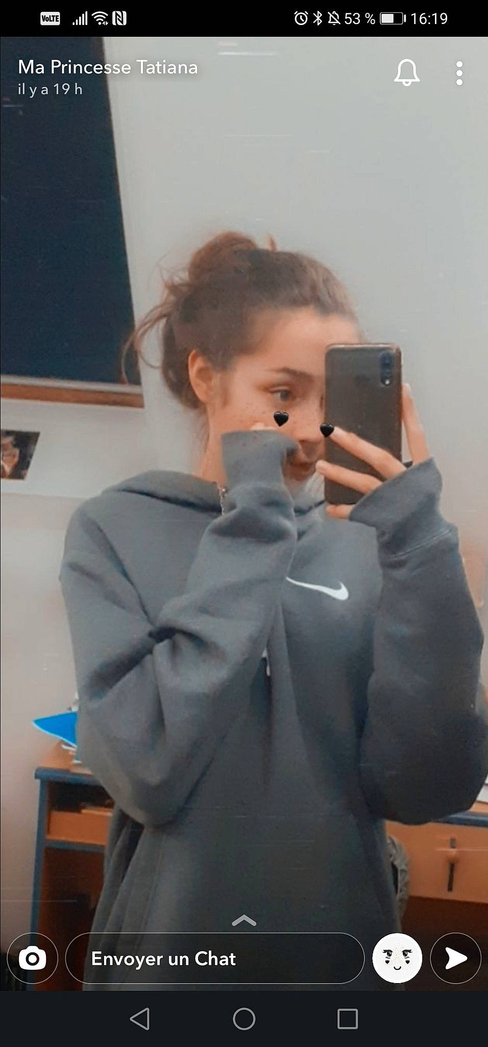 Tatiana participe au concours pour gagner de l'argent avec cette photo : blazer, chest, communication_device, dress_shirt, eyelash, eyewear, fashion_design, formal_wear, gadget, gesture, joint, long_hair, mobile_phone, neck, person, portable_communications_device, shoulder, sleeve, standing, vision_care