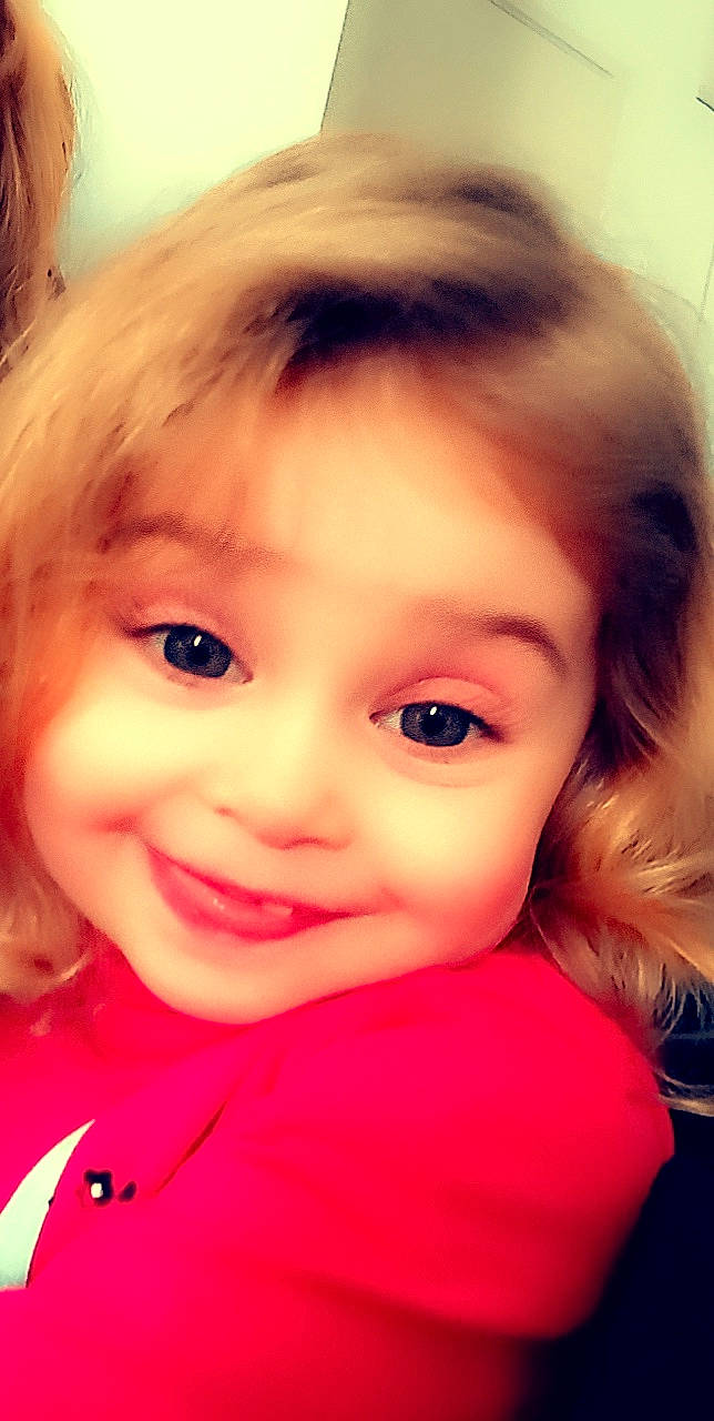 Salomé participe au concours pour gagner de l'argent avec cette photo : cheek, chin, ear, eye, eyebrow, eyelash, face, facial_expression, forehead, hair, hairstyle, human_body, jaw, joy, lip, mouth, neck, nose, person, shoulder