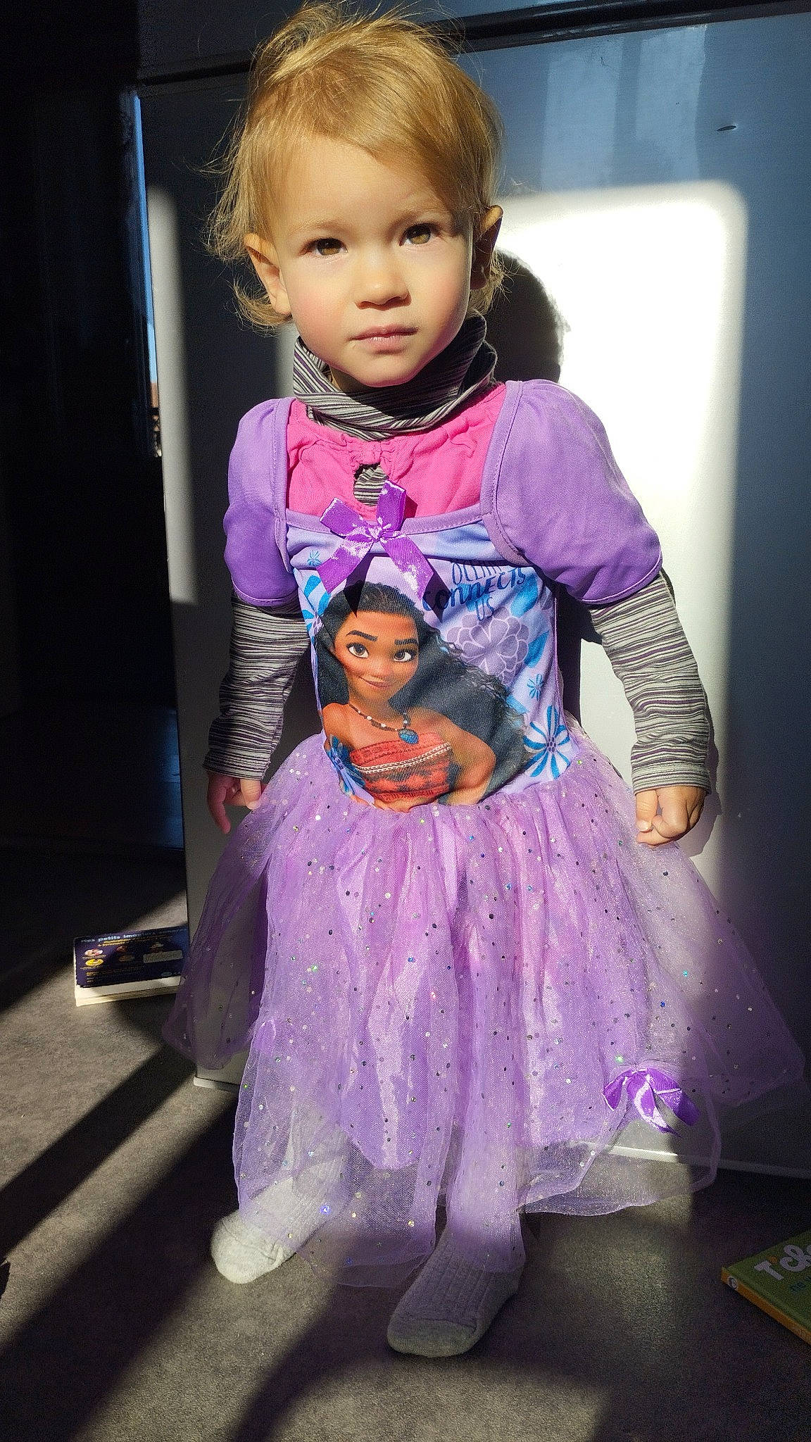 Andréa participe au concours pour gagner de l'argent avec cette photo : baby_toddler_clothing, child, costume, entertainment, event, fashion_design, formal_wear, fun, head, magenta, necklace, organ, person, pink, purple, sitting, skin, sleeve, toddler, tradition