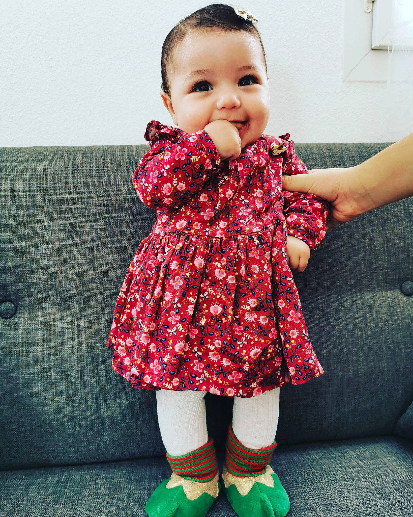 Djenna participe au concours pour gagner de l'argent avec cette photo : arm, baby, baby_toddler_clothing, face, finger, happy, head, human_body, lip, outerwear, pattern, person, pink, plaid, red, skin, sleeve, sock, standing, textile