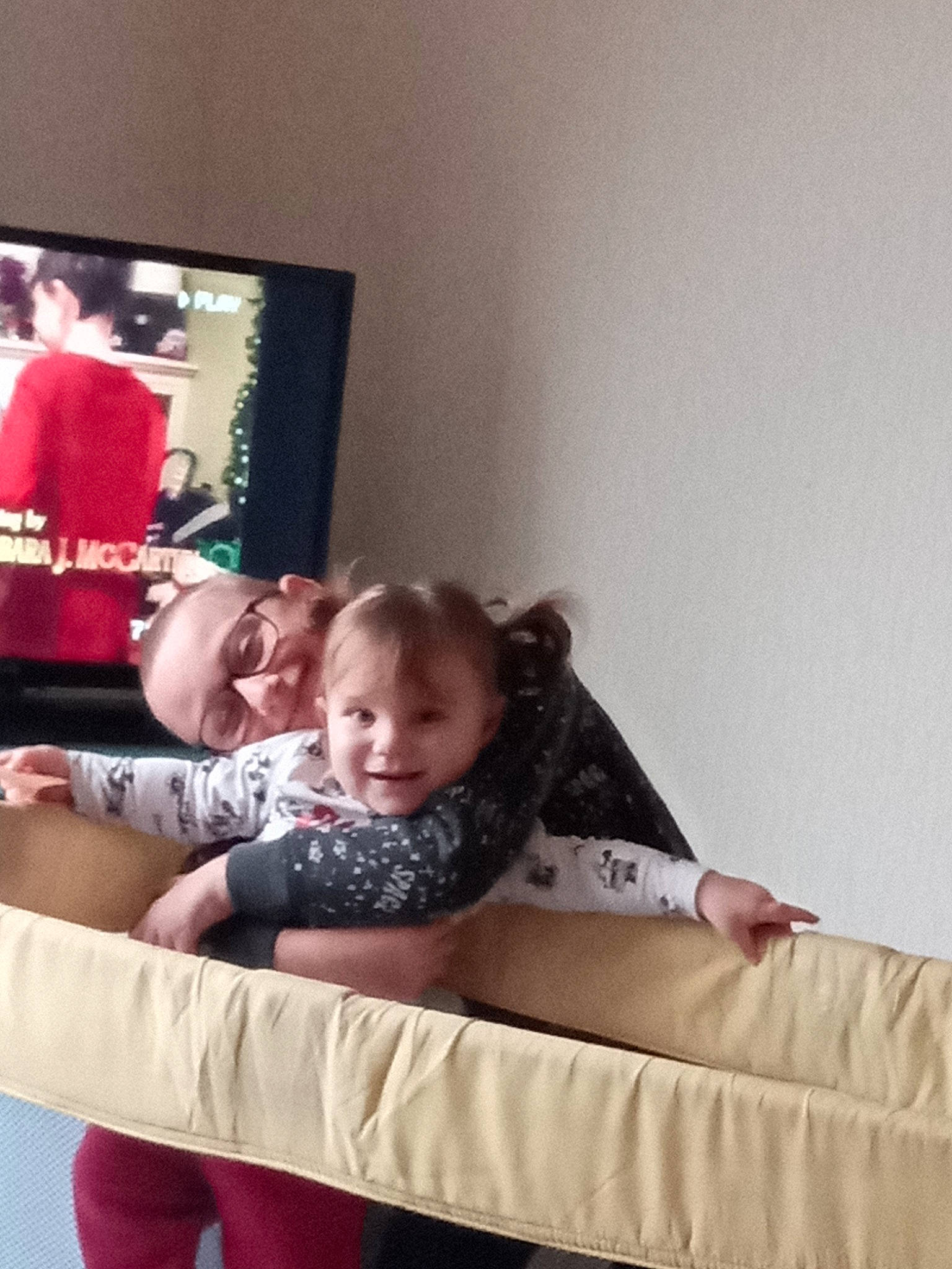 Killyan participe au concours pour gagner de l'argent avec cette photo : baby, child, comfort, couch, furniture, person, room, toddler