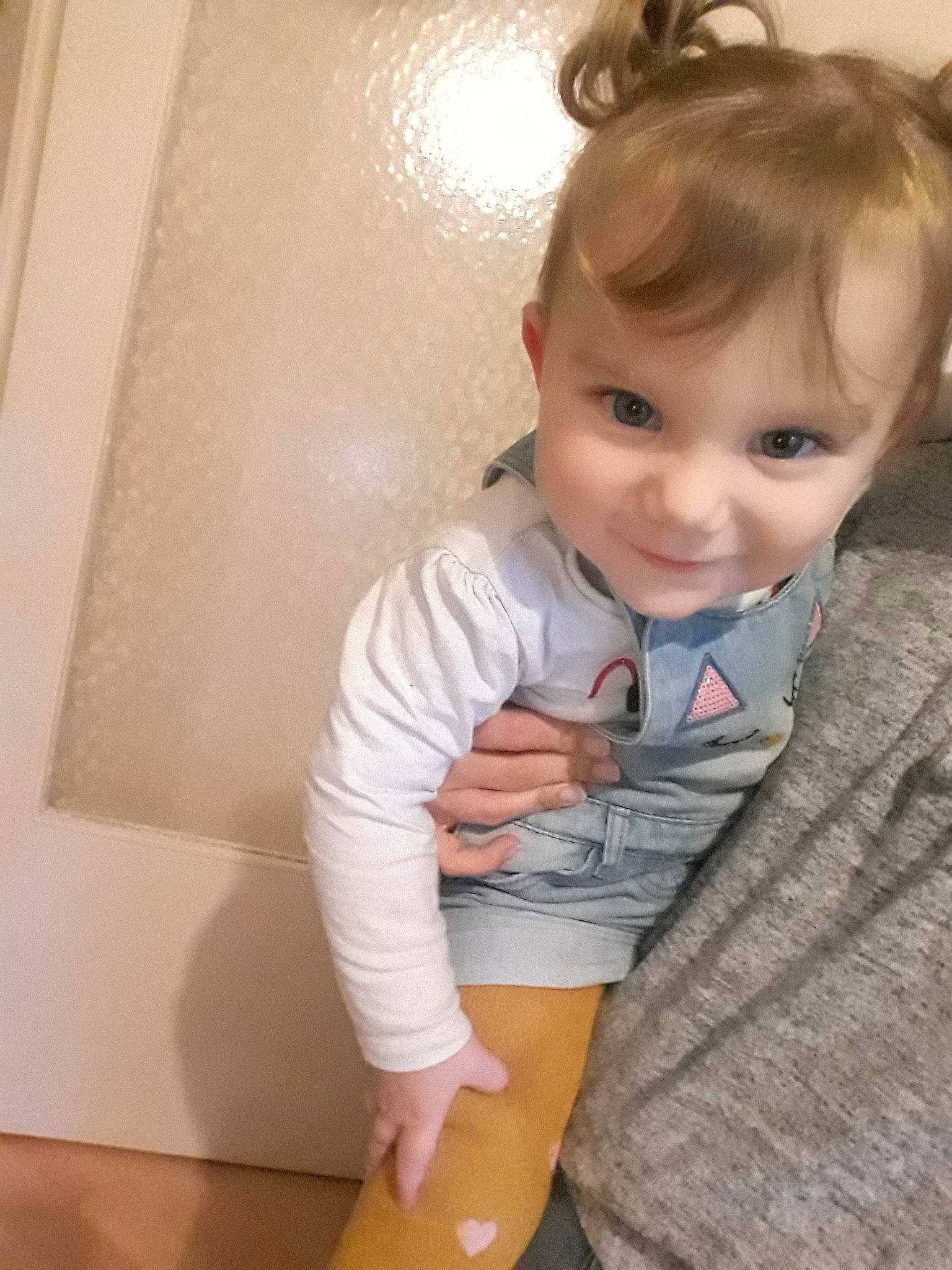 Kamellya a rejoint le concours — aidez-le/la à gagner de superbes lots ! arm, baby, cheek, child, ear, eye, forehead, hair, hairstyle, head, leg, neck, nose, person, play, skin, sleeve, standing, toddler