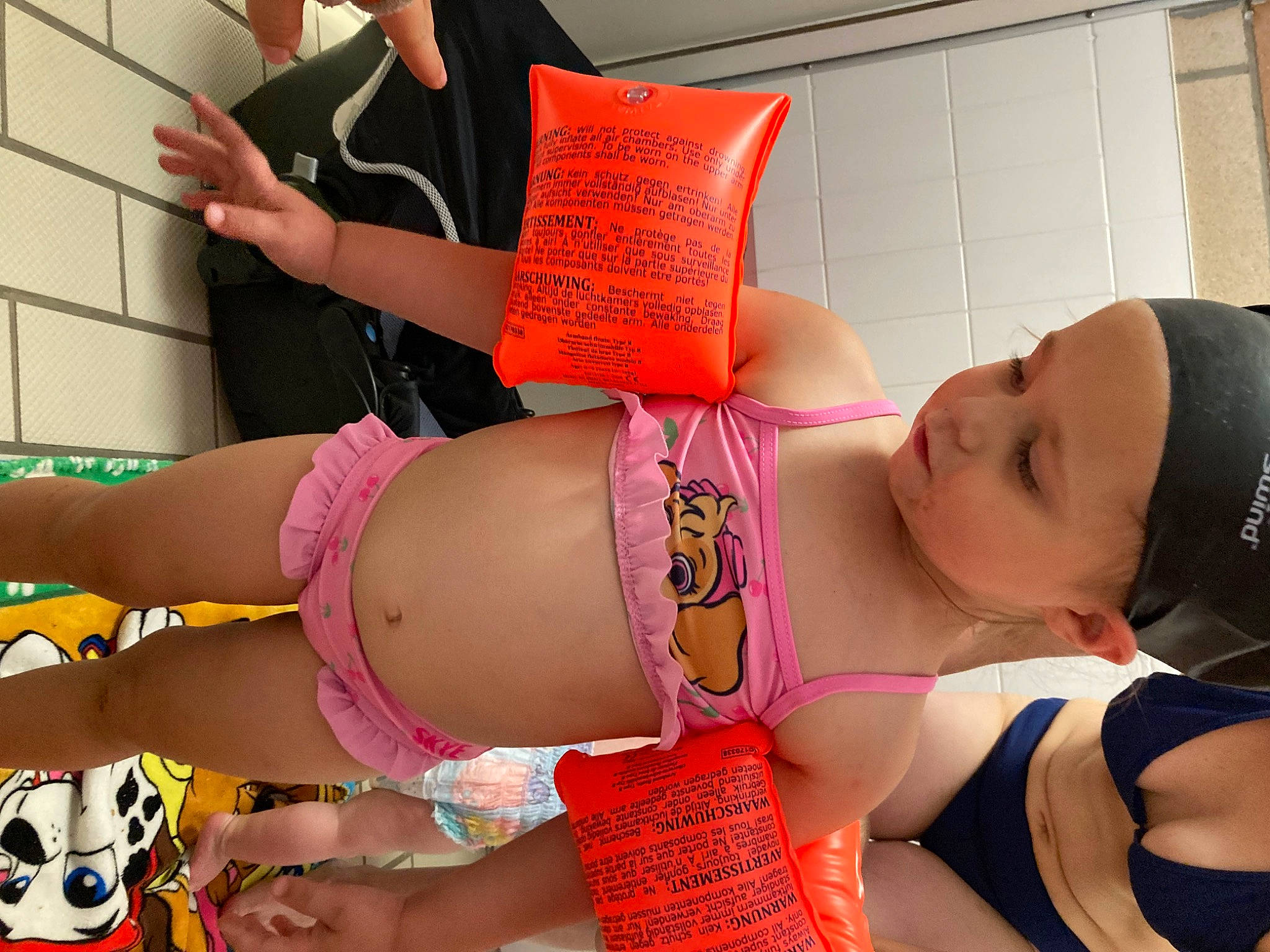 Justine a rejoint le concours — aidez-le/la à gagner de superbes lots ! abdomen, brassiere, chest, eyewear, headgear, headwear, human_body, human_leg, leg, lingerie, lingerie_top, muscle, orange, person, pink, swimsuit_top, swimwear, thigh, tire, trunk