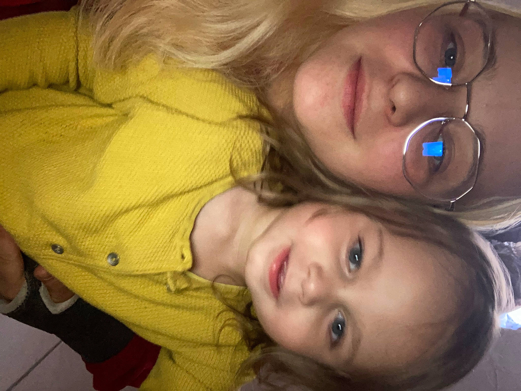 Justine a rejoint le concours — aidez-le/la à gagner de superbes lots ! cheek, chin, cool, ear, eyebrow, eyelash, flash_photography, forehead, gesture, happy, iris, jaw, joy, lip, mouth, neck, nose, organ, person, skin