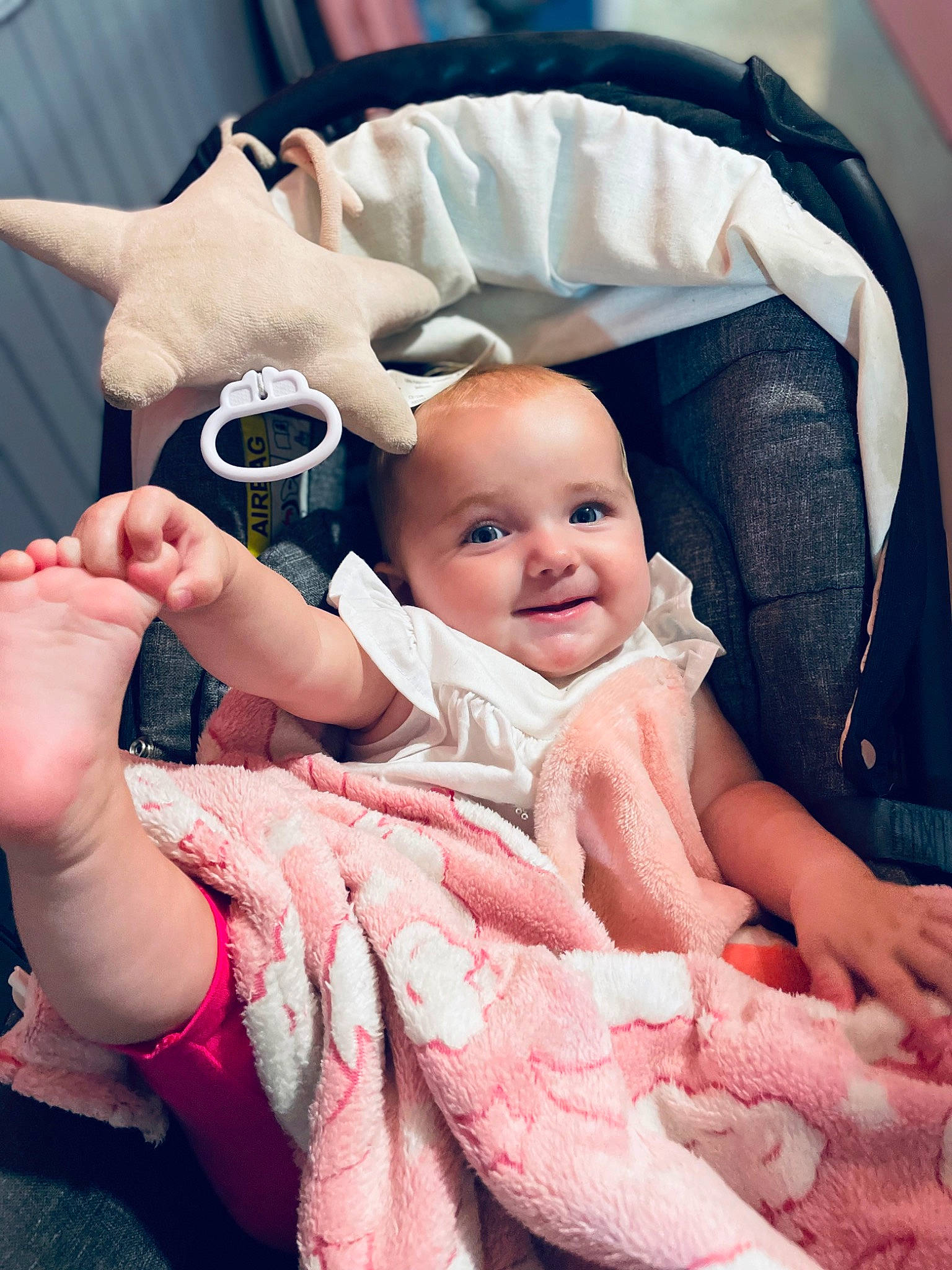 Lola participe au concours pour gagner de l'argent avec cette photo : baby, baby_products, baby_toddler_clothing, cheek, child, comfort, eyelash, finger, gesture, hand, happy, joy, linens, mouth, nail, person, pink, sitting, skin, smile