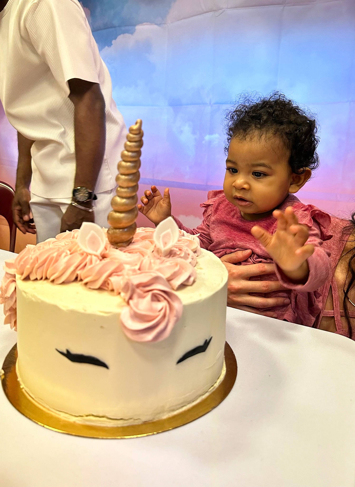 Rosalya participe au concours pour gagner de l'argent avec cette photo : baked_goods, birthday_cake, buttercream, cake, cake_decorating, cake_decorating_supply, cooking, cream, cuisine, dessert, dish, food, icing, ingredient, person, plate, recipe, sugar_cake, sugar_paste, sweetness