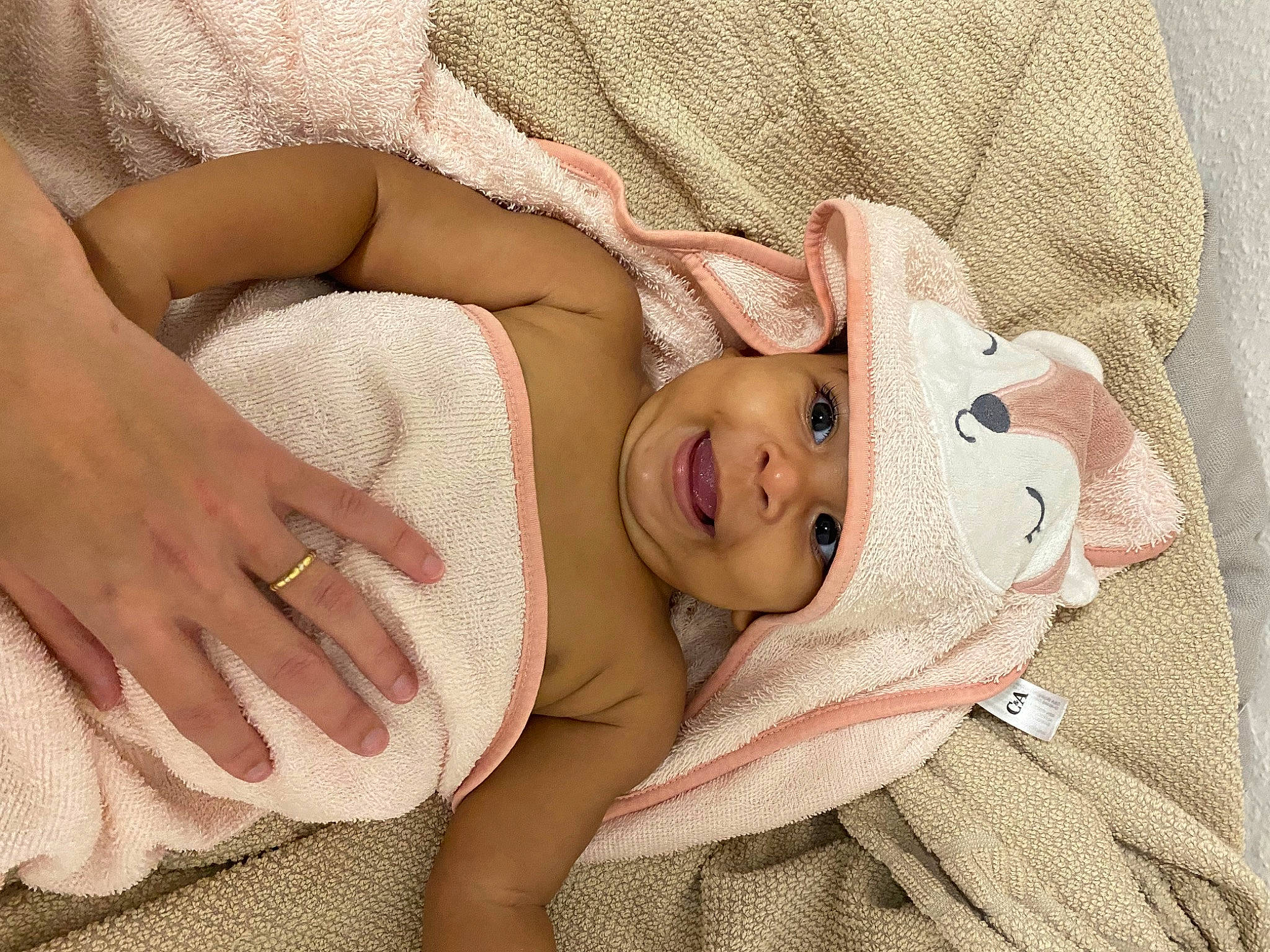 Rosalya a rejoint le concours — aidez-le/la à gagner de superbes lots ! abdomen, arm, baby, baby_sleeping, baby_toddler_clothing, cheek, chest, child, comfort, eye, eyelash, face, gesture, glasses, headwear, human_body, pattern, person, skin, stomach