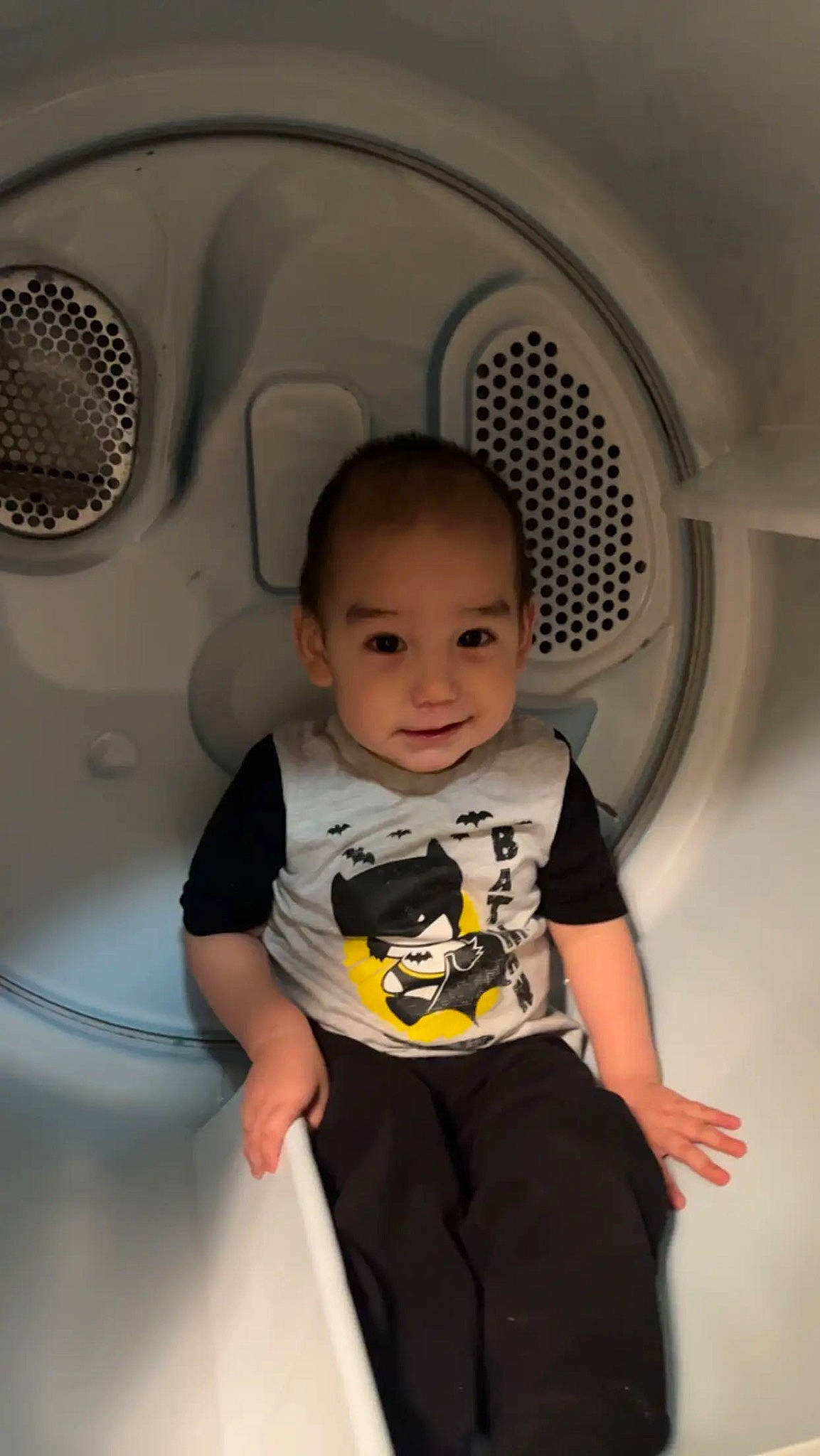 Jamal is registered to the contest to win money with this photo: audio_equipment, automotive_design, automotive_exterior, automotive_lighting, automotive_tire, baby, baby_toddler_clothing, circle, comfort, design, fender, flash_photography, happy, person, product, rim, sleeve, smile, t_shirt, toddler