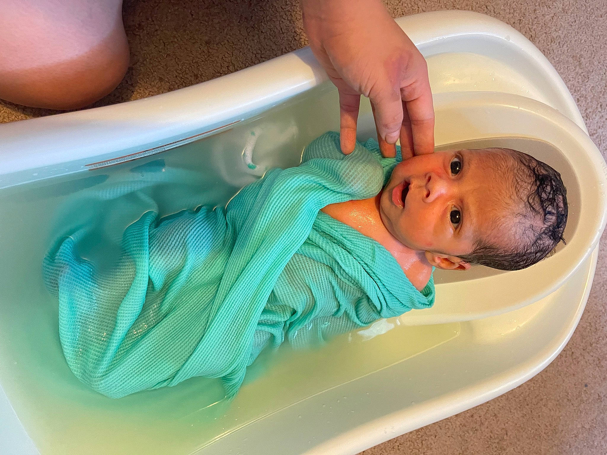 Billy is registered to the contest to win money with this photo: baby, baby_bathing, baby_products, baby_safety, baby_toddler_clothing, bathing, child, comfort, event, fun, health_care, hospital, human_leg, leisure, medical_equipment, nail, person, service, thigh, thumb