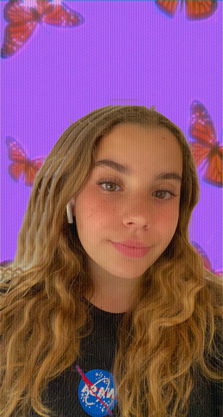 Kiera a rejoint le concours — aidez-le/la à gagner de superbes lots ! cheek, eye, eyebrow, eyelash, facial_expression, fawn, forehead, hair, hairstyle, head, headgear, iris, lip, nose, organ, person, pink, purple, skin, street_fashion