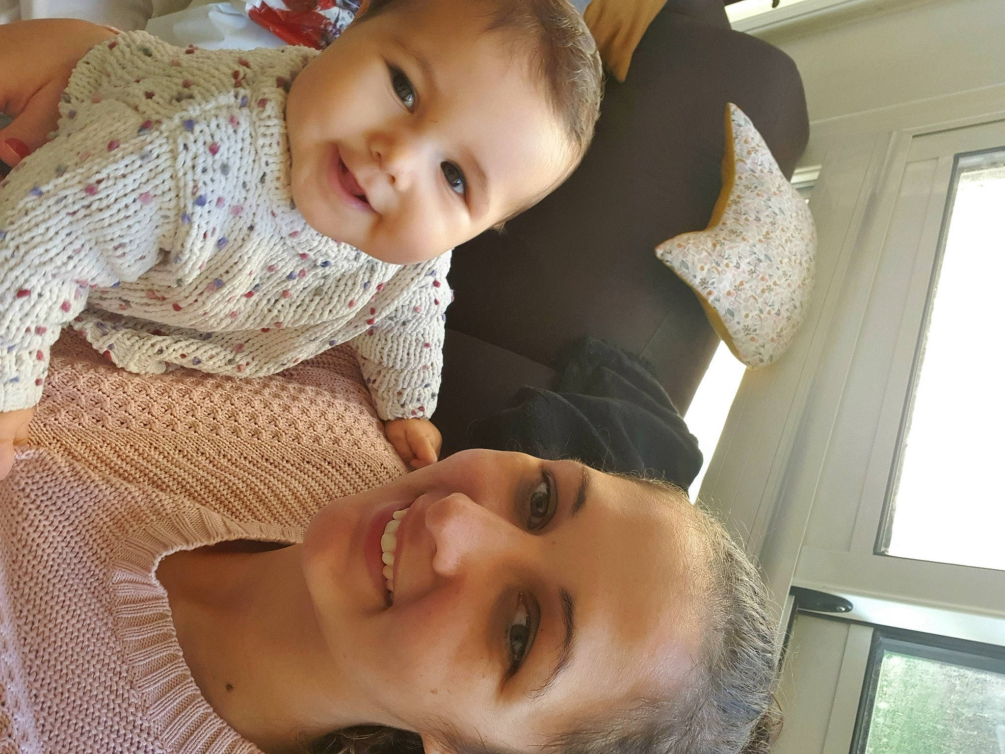 Mia a rejoint le concours — aidez-le/la à gagner de superbes lots ! cheek, chin, comfort, eye, eyebrow, eyelash, face, happy, human, iris, jaw, joy, lip, mouth, neck, nose, person, skin, smile, textile