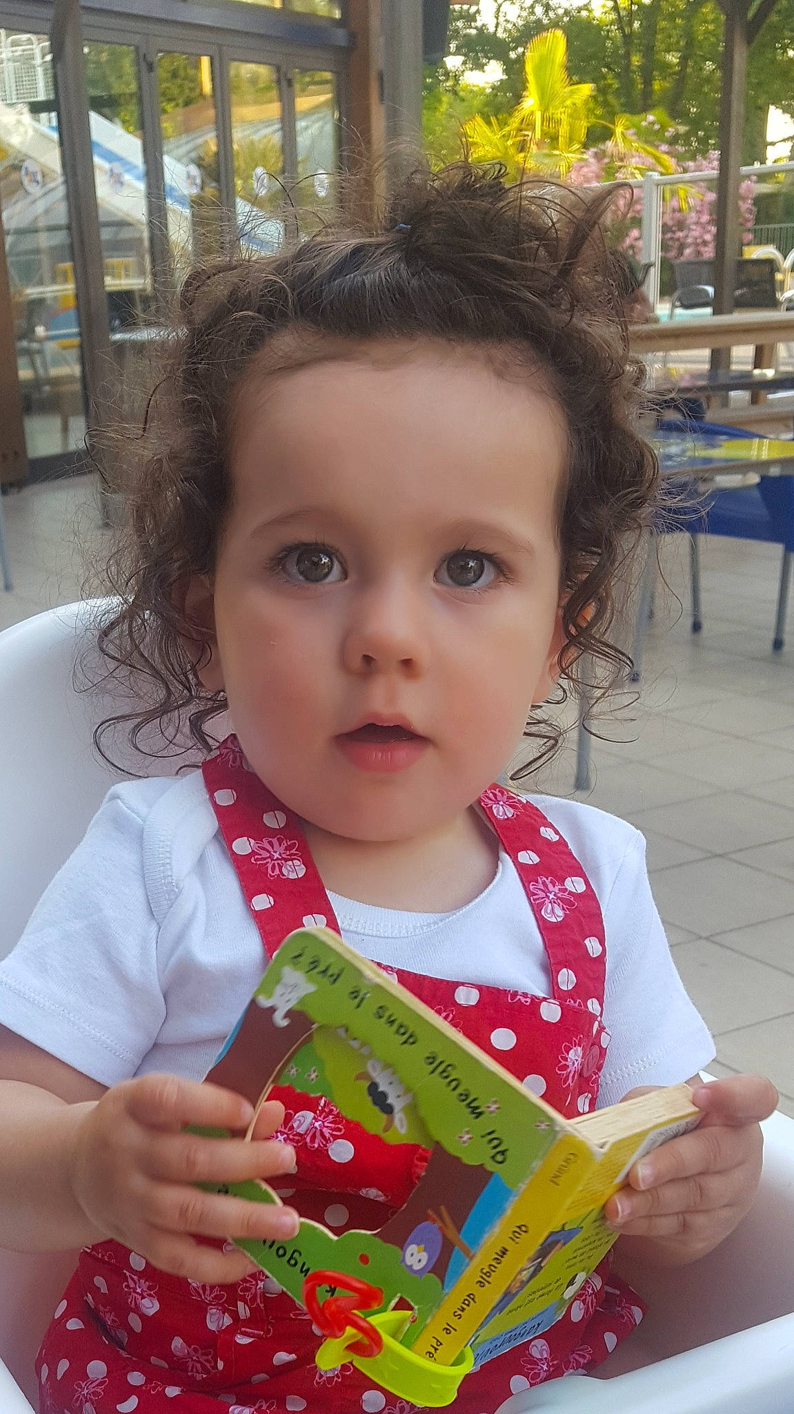 Nawel participe au concours pour gagner de l'argent avec cette photo : baby, child, eating, food, person, skin, toddler, vacation