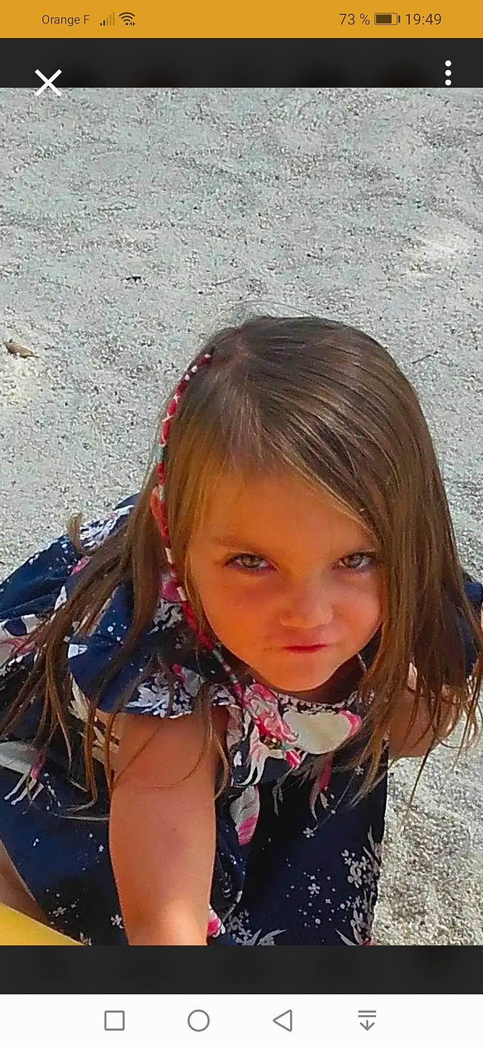 Mélody a rejoint le concours — aidez-le/la à gagner de superbes lots ! bangs, black_hair, blond, brown_hair, child, cool, eyelash, facial_expression, fashion_accessory, fun, grass, hair_coloring, hairstyle, happy, layered_hair, leisure, lip, person, skin, street_fashion