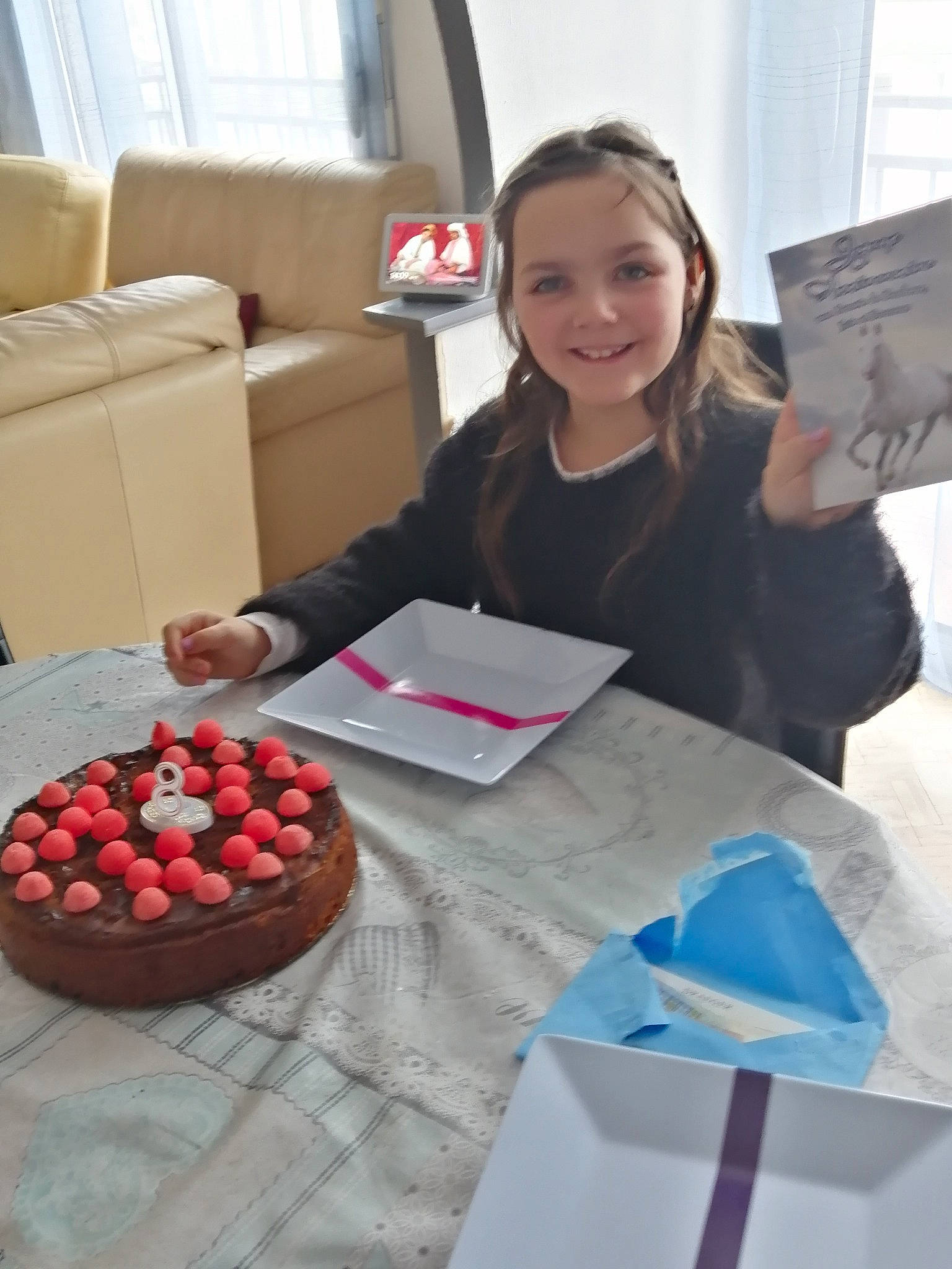 Lovely a rejoint le concours — aidez-le/la à gagner de superbes lots ! food, fruit, joy, person, plant, sweetness