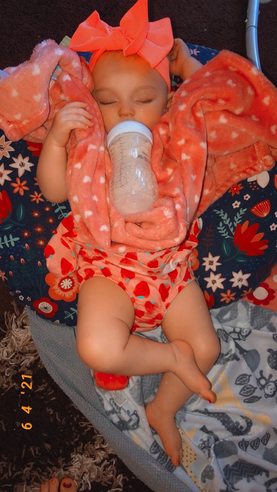 Liajo is registered to the contest to win money with this photo: baby, baby_toddler_clothing, bottle, finger, hand, human, leg, mouth, nail, orange, organ, people, person, pink, product, shorts, skin, textile, thigh, thumb